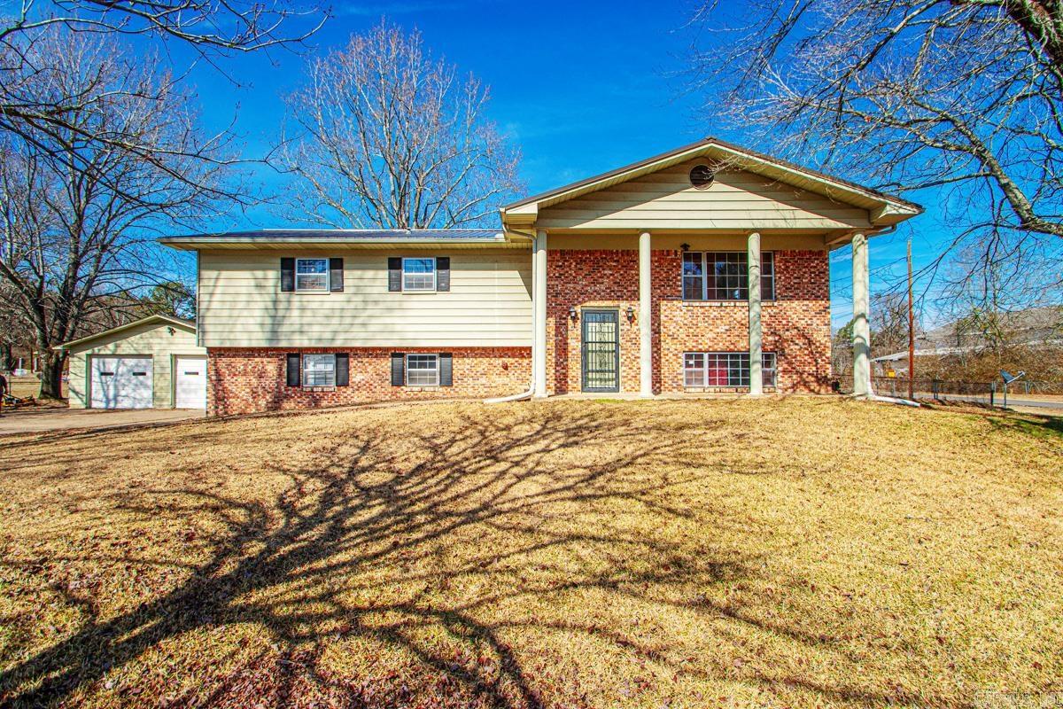 108 E 5th  Leola, AR