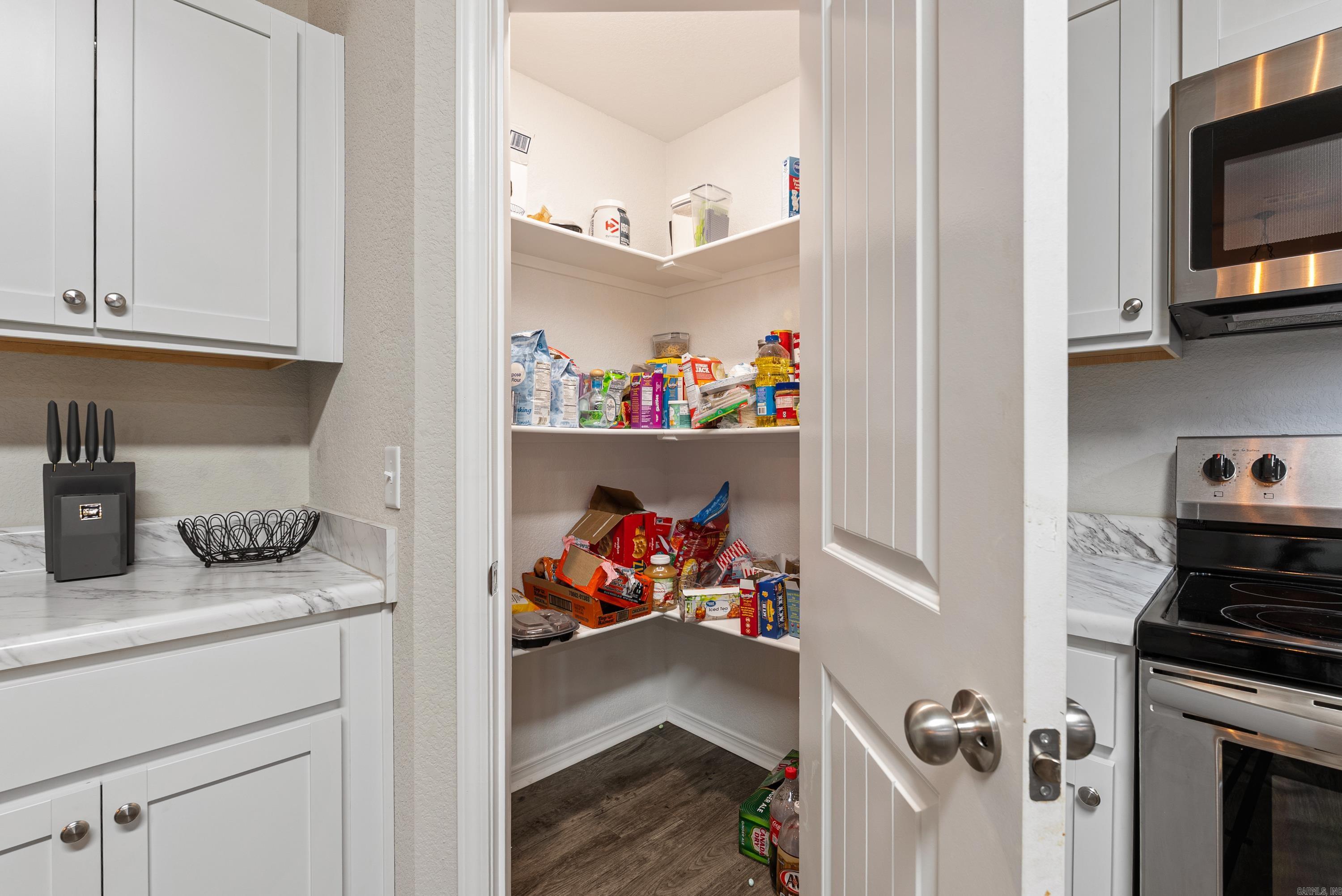 23 Barn Cat  Conway, AR