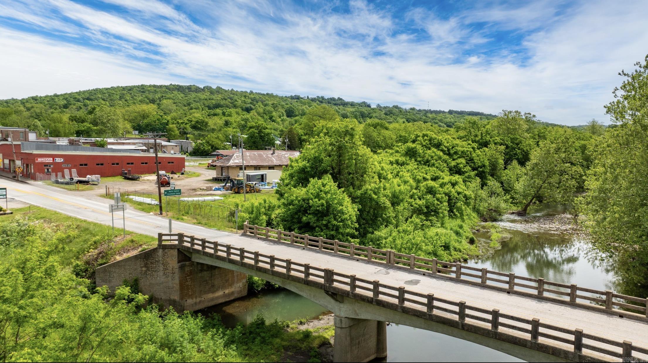 211 Oak Street  Leslie, AR