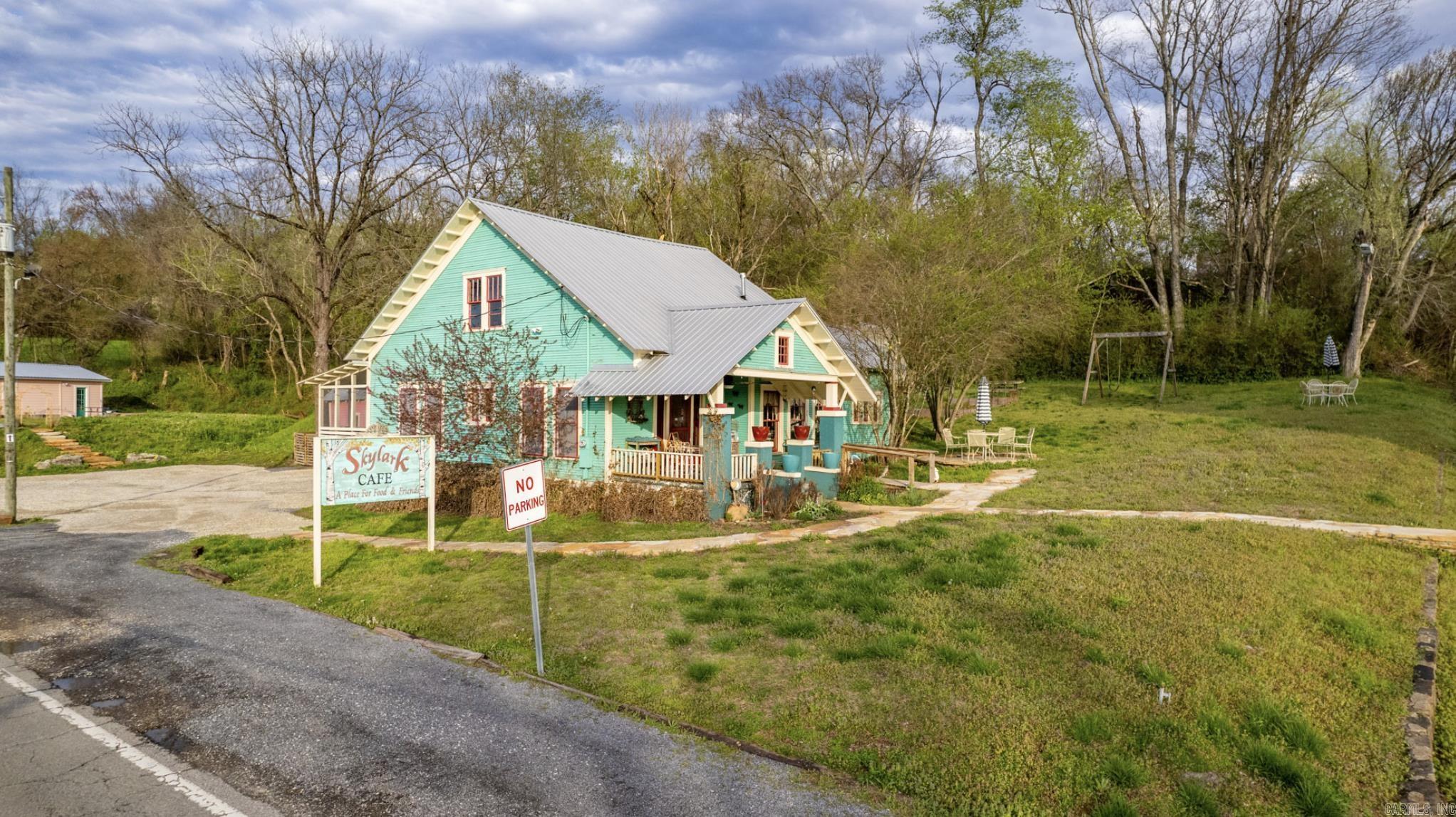 211 Oak Street  Leslie, AR