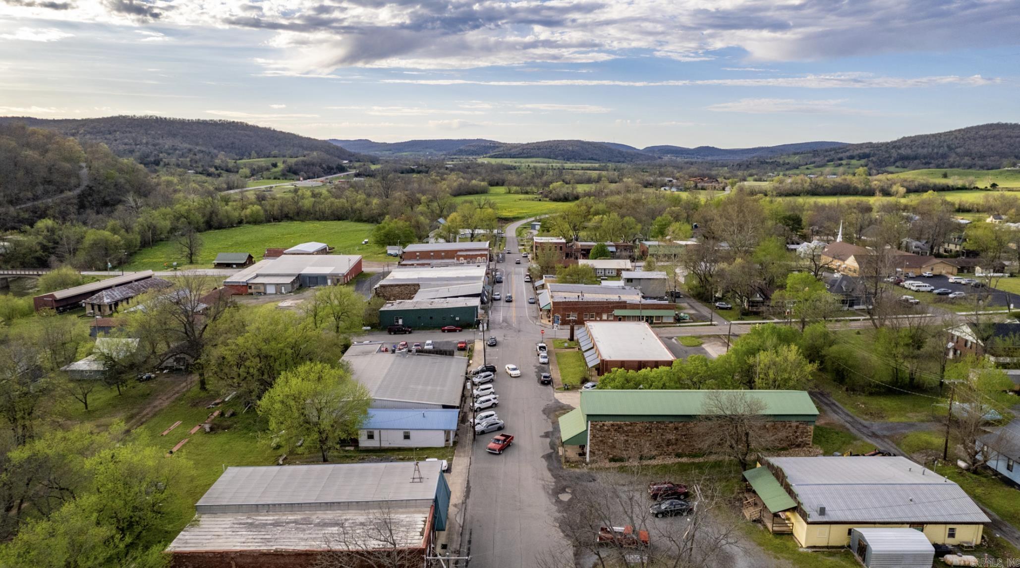 211 Oak Street  Leslie, AR