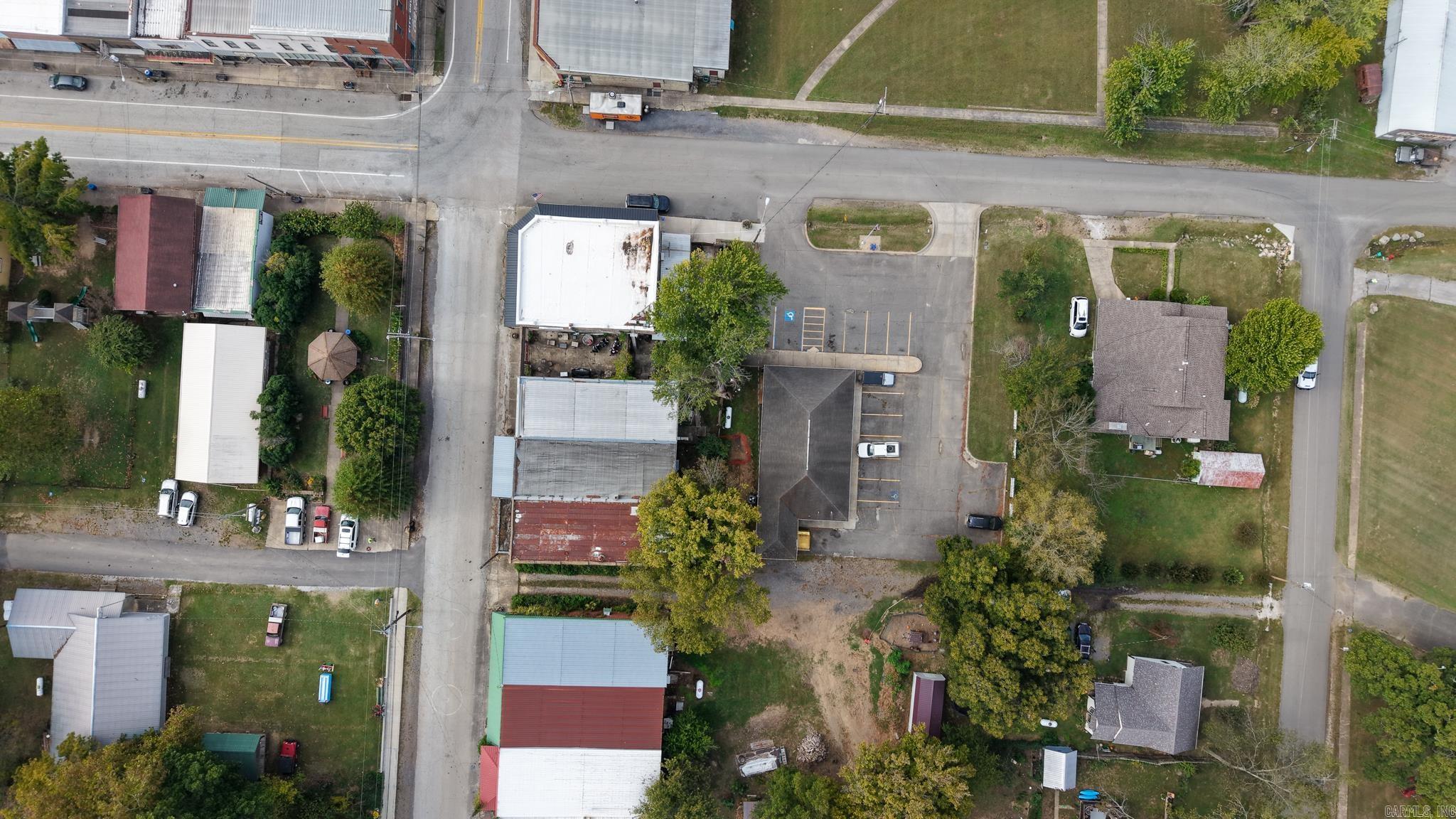 211 Oak Street  Leslie, AR