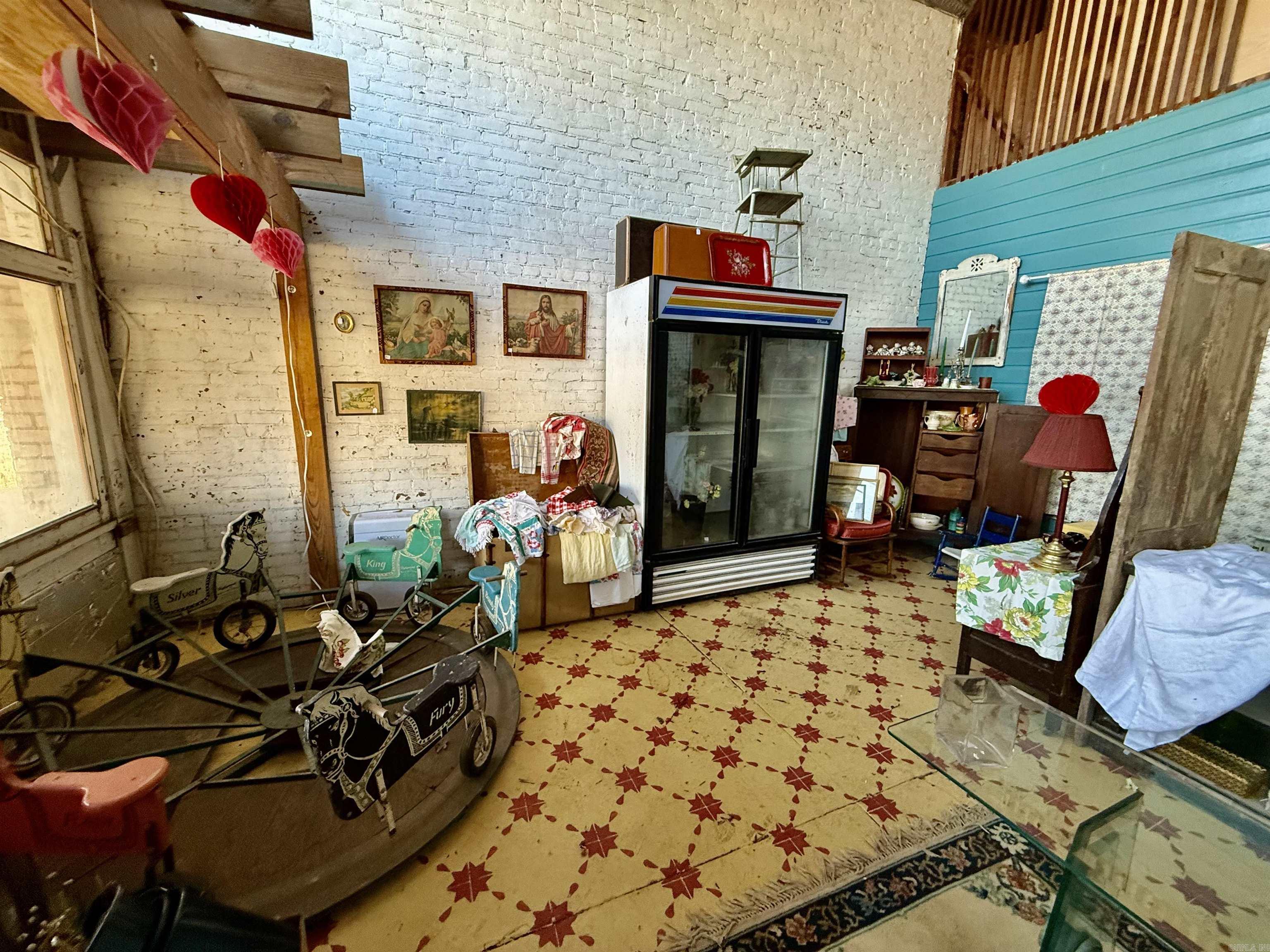 211 Oak Street  Leslie, AR