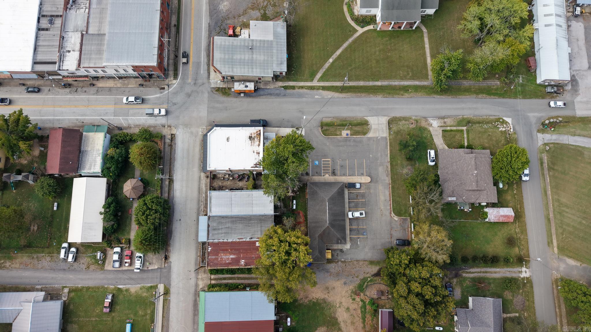 211 Oak Street  Leslie, AR