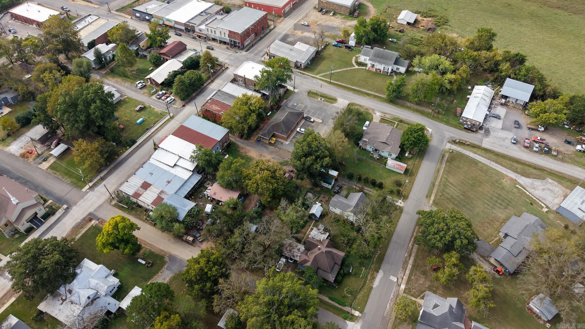 211 Oak Street  Leslie, AR