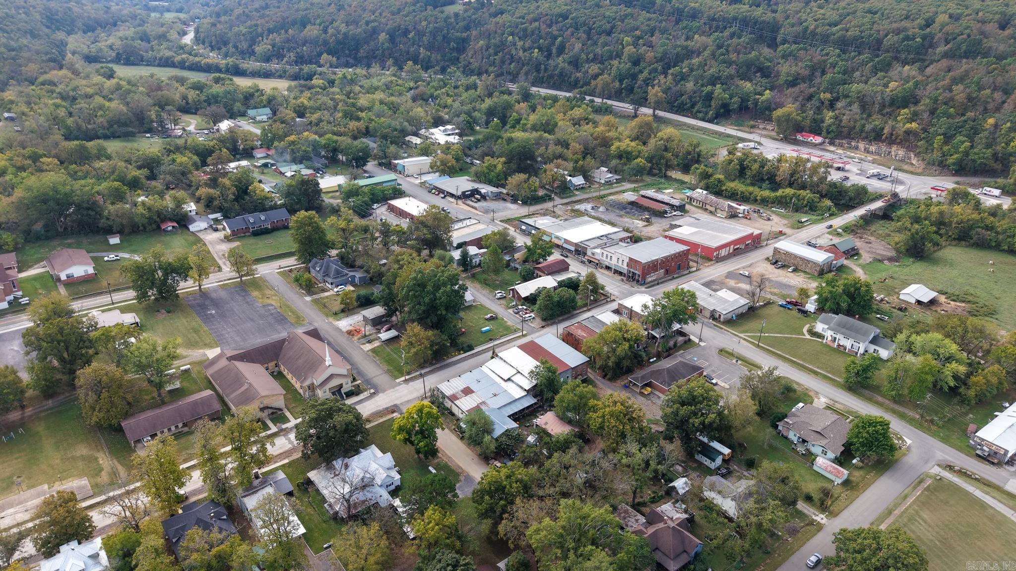 211 Oak Street  Leslie, AR