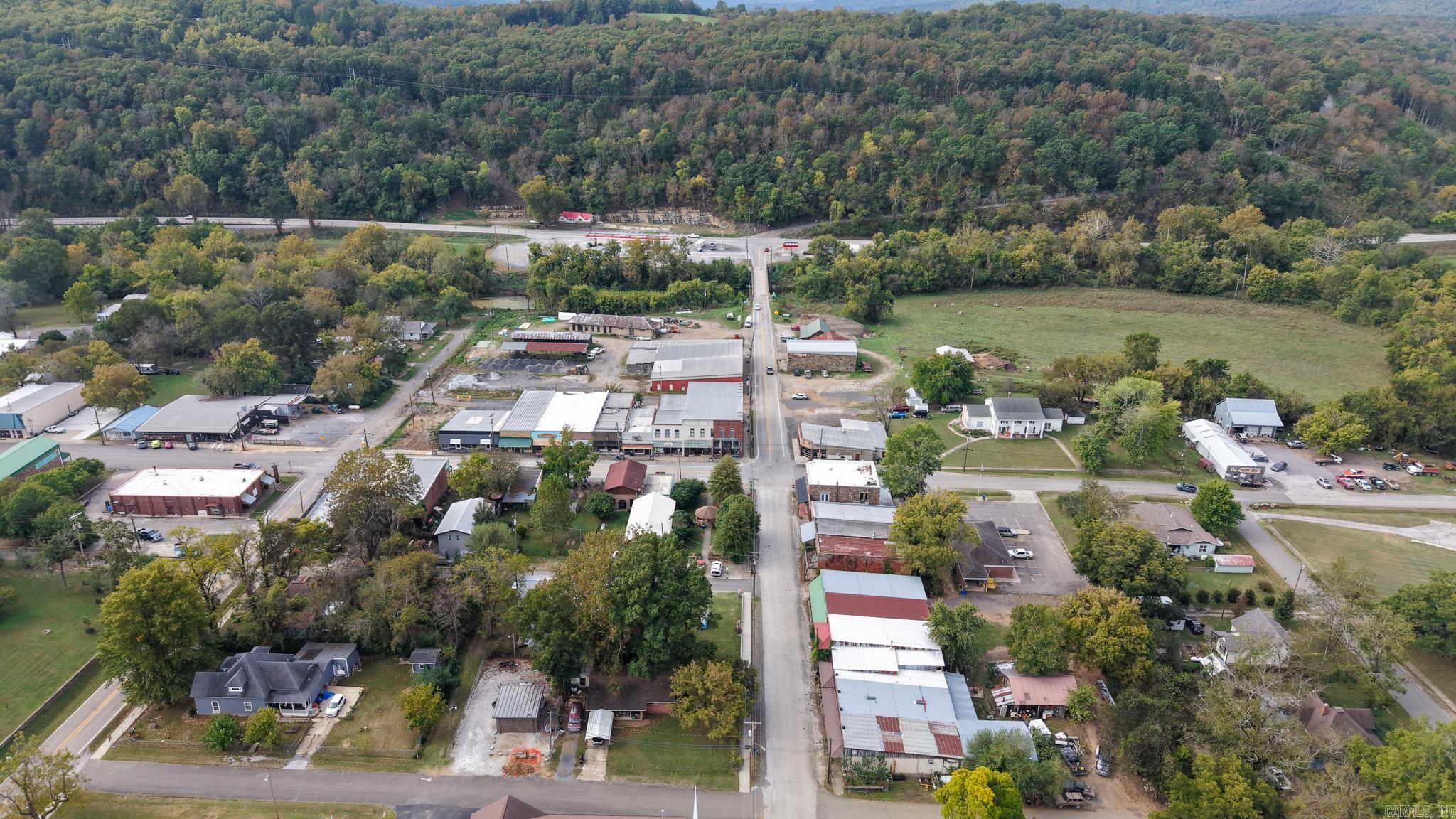 211 Oak Street  Leslie, AR