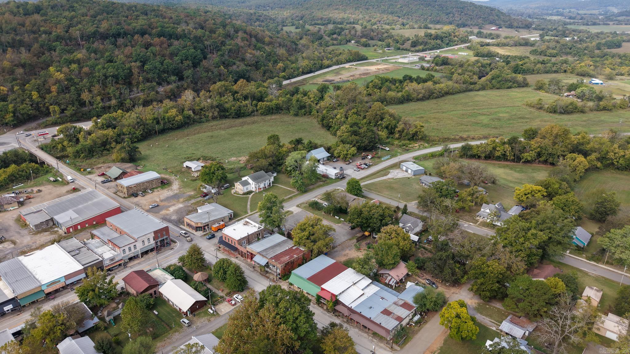 211 Oak Street  Leslie, AR