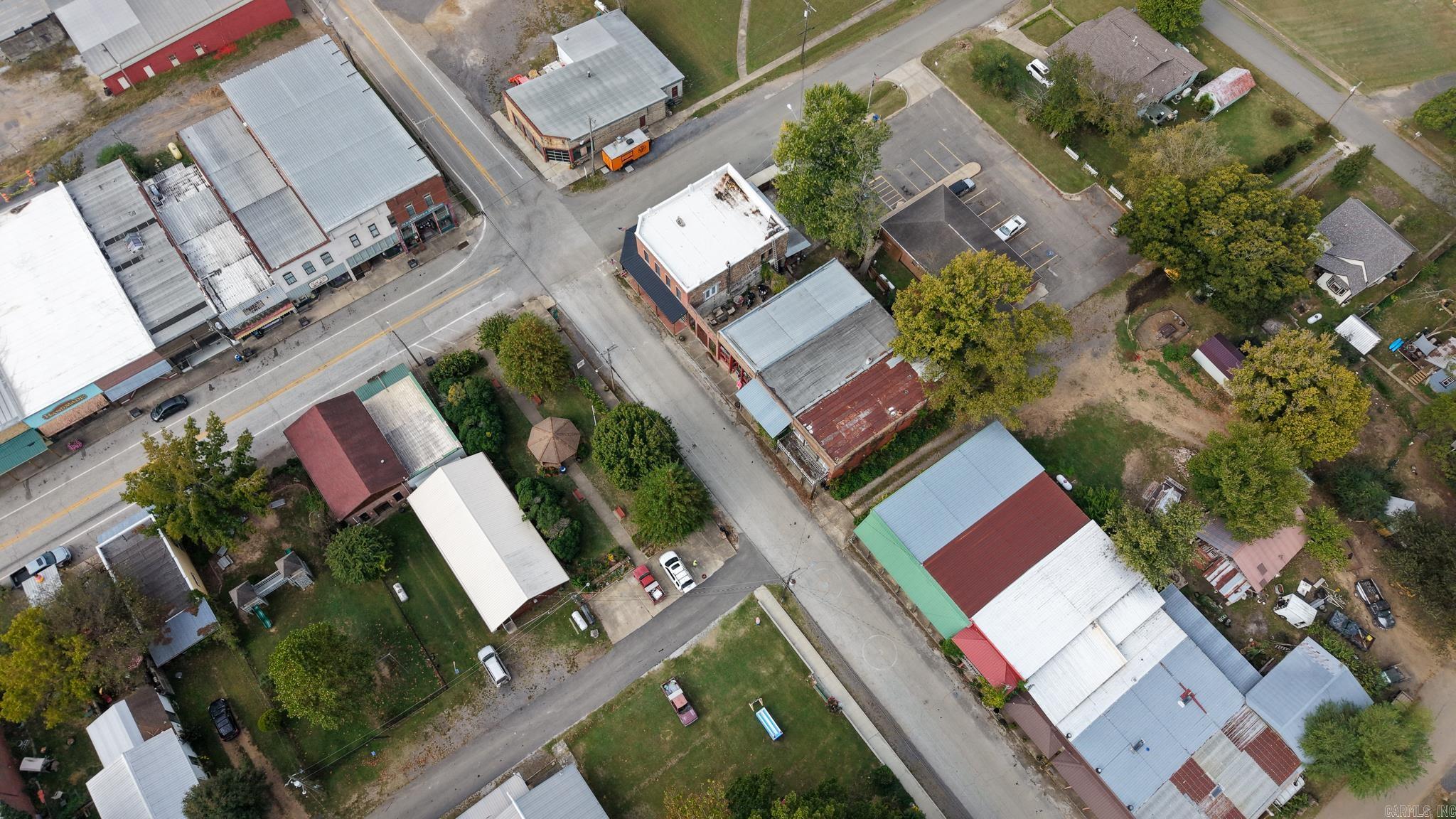 211 Oak Street  Leslie, AR