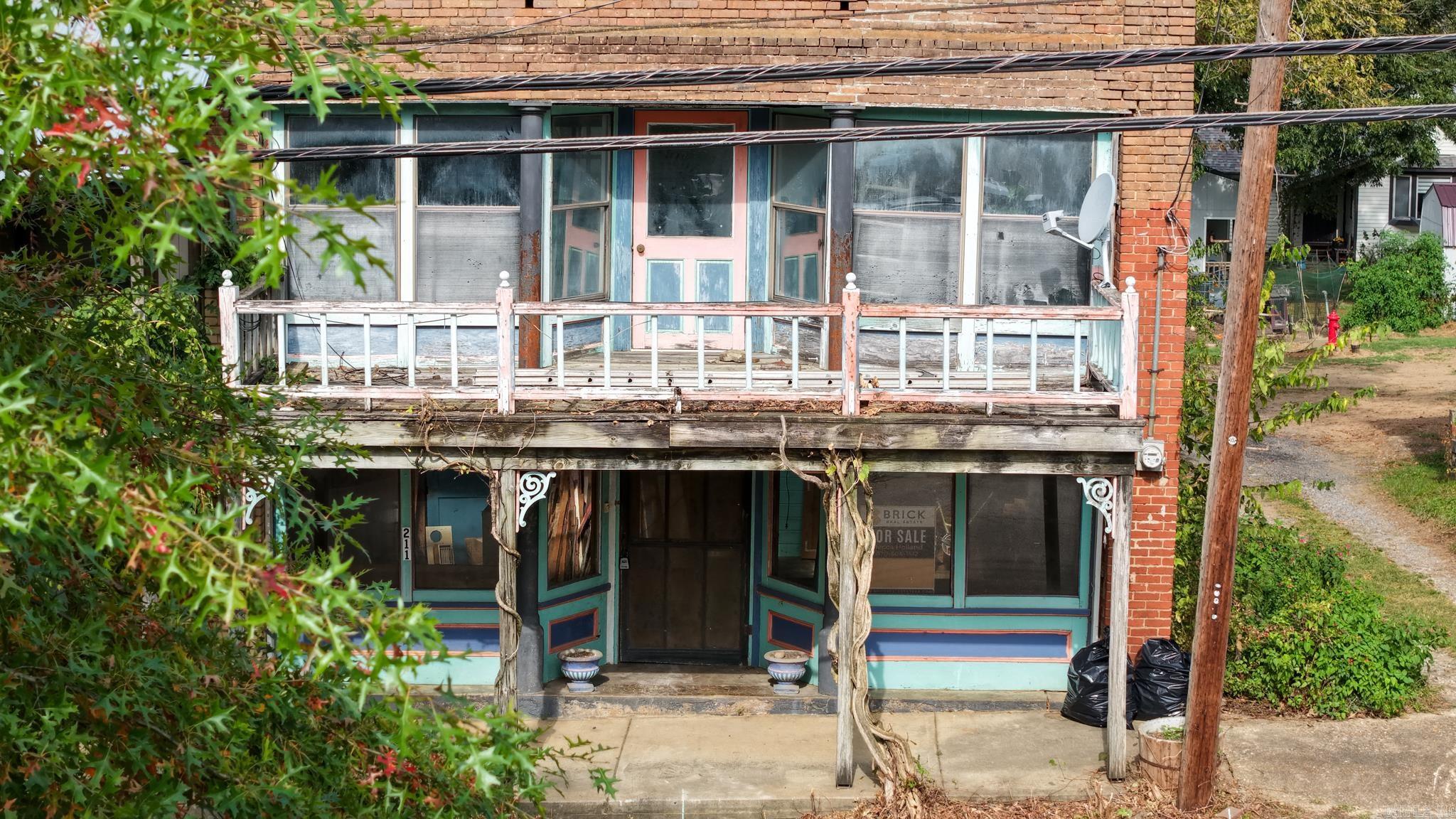 211 Oak Street  Leslie, AR