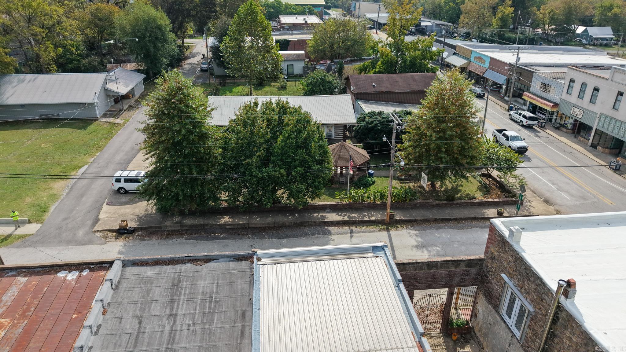 211 Oak Street  Leslie, AR