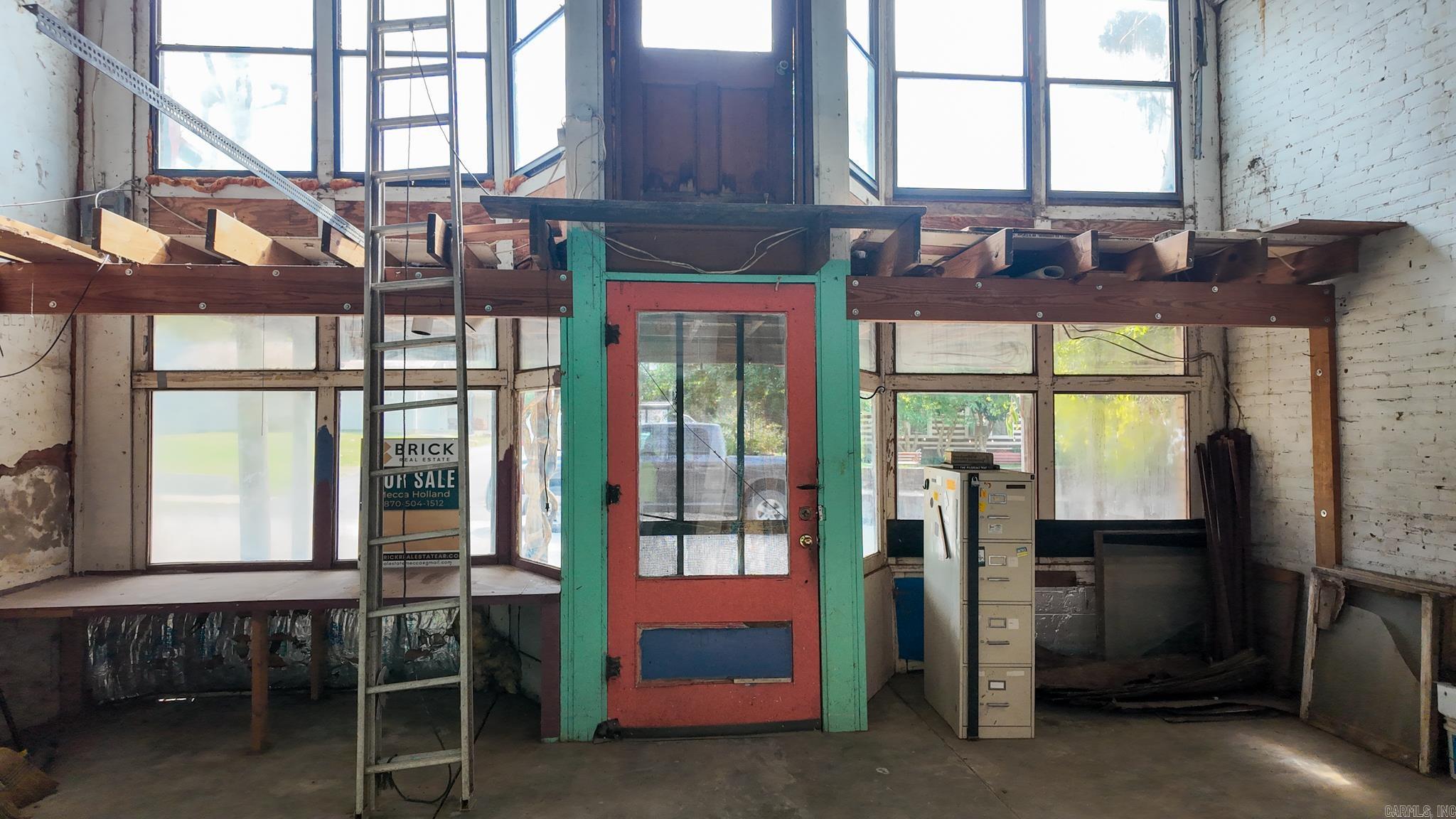 211 Oak Street  Leslie, AR