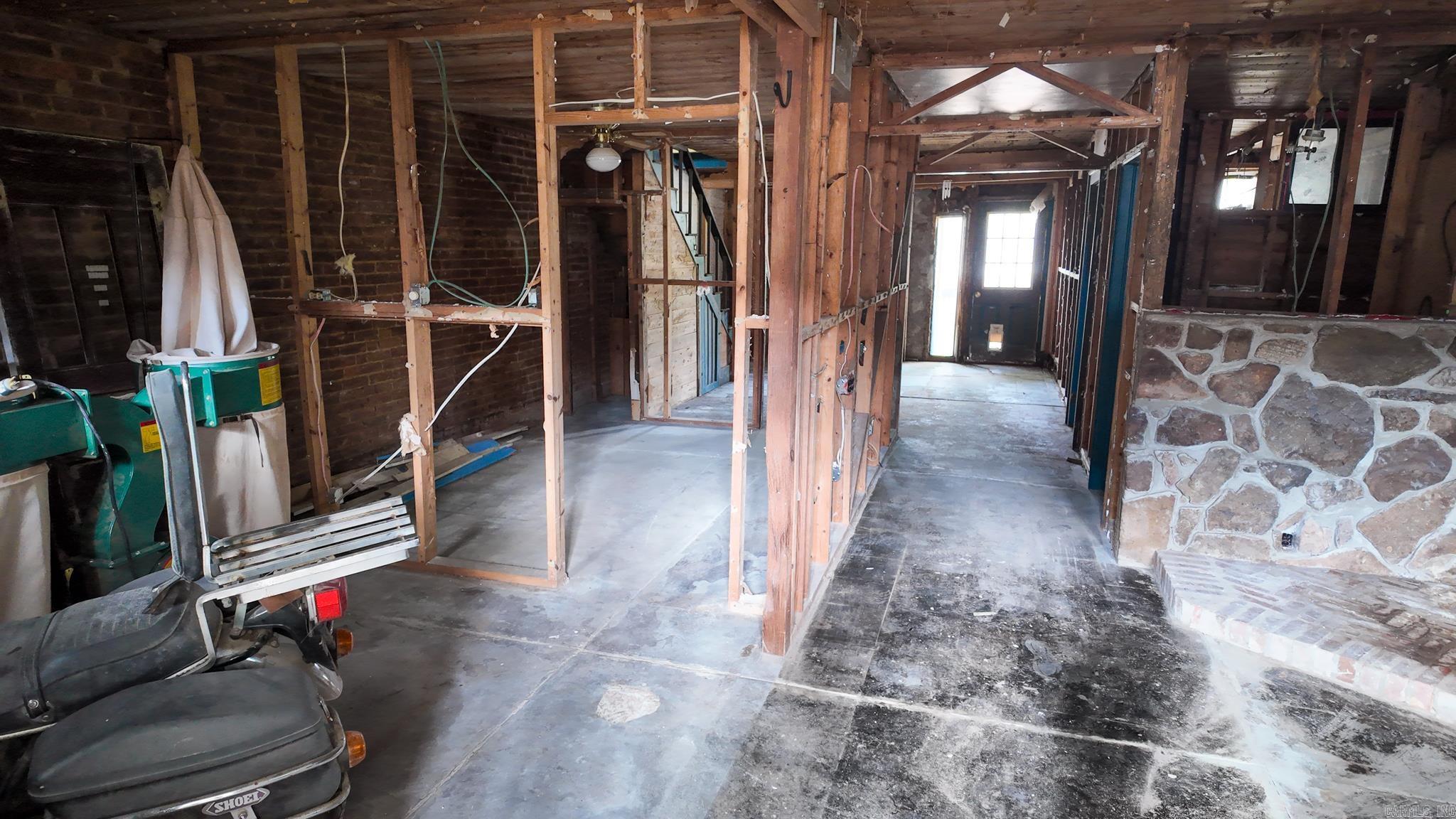 211 Oak Street  Leslie, AR