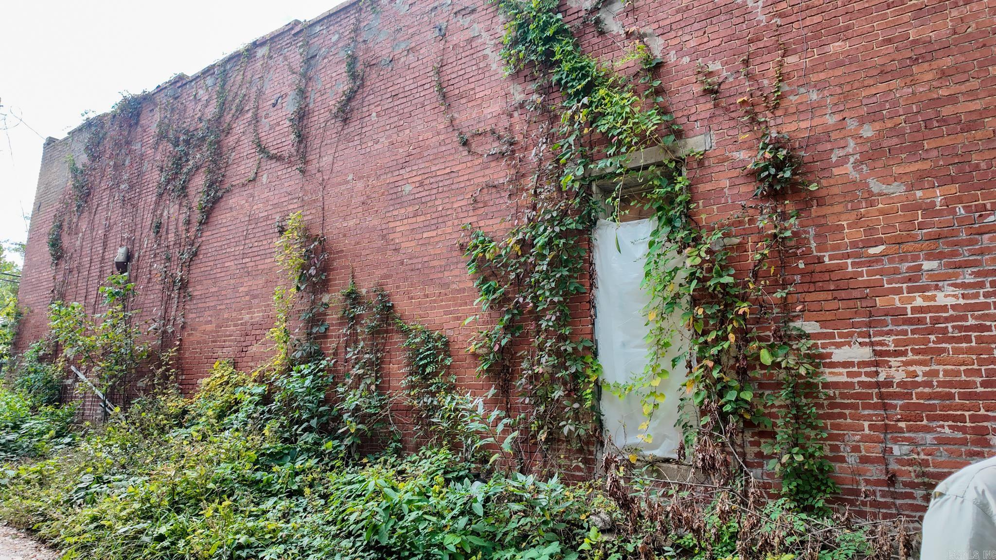 211 Oak Street  Leslie, AR