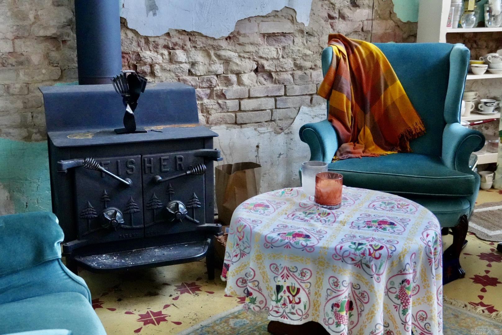 211 Oak Street  Leslie, AR