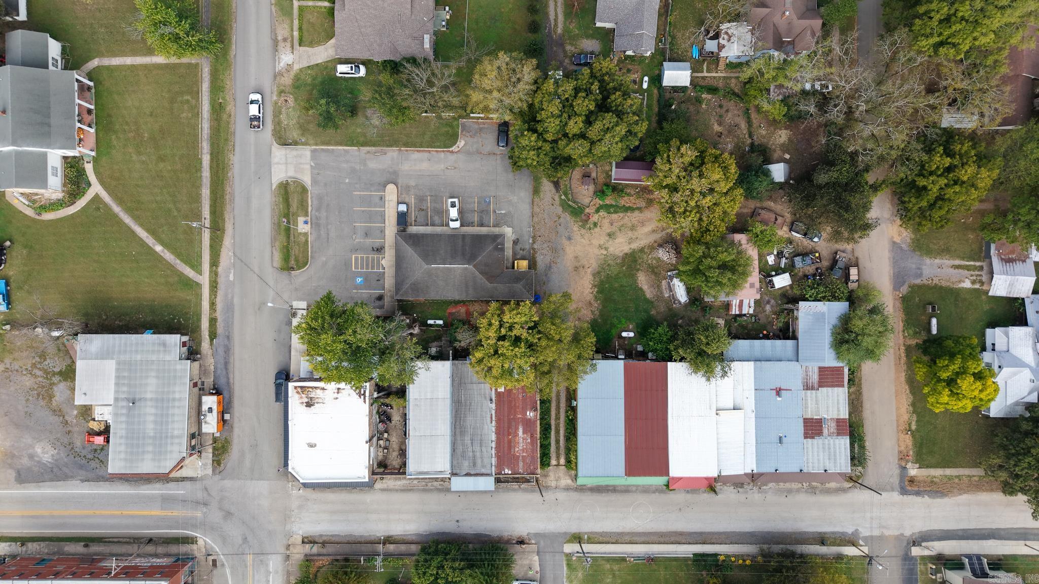 211 Oak Street  Leslie, AR