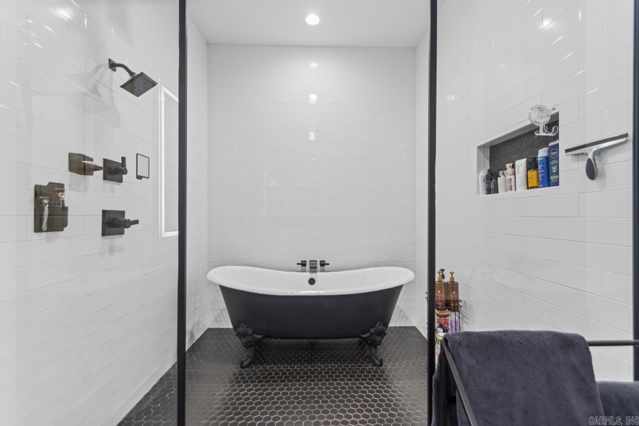 7509 S Shoreline  Benton, AR