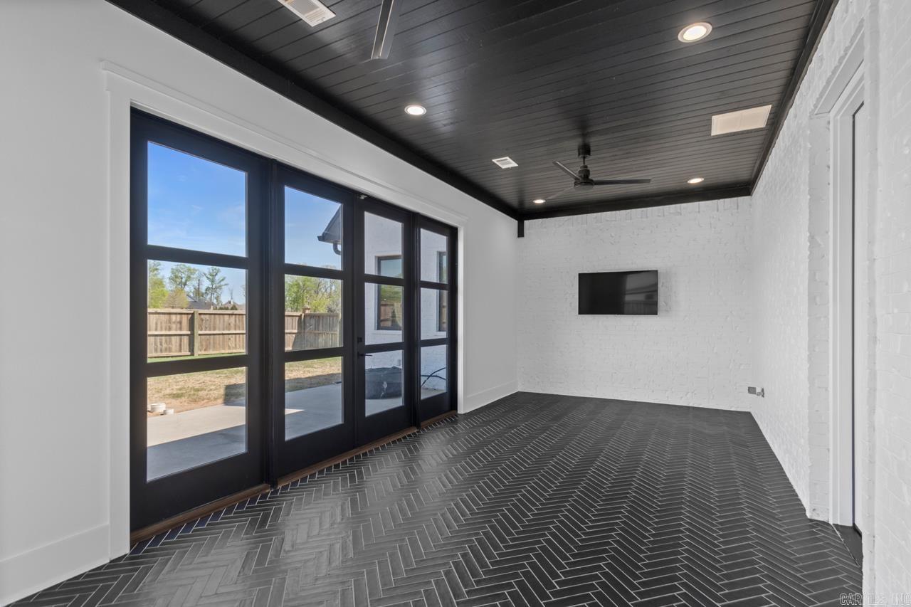 7509 S Shoreline  Benton, AR