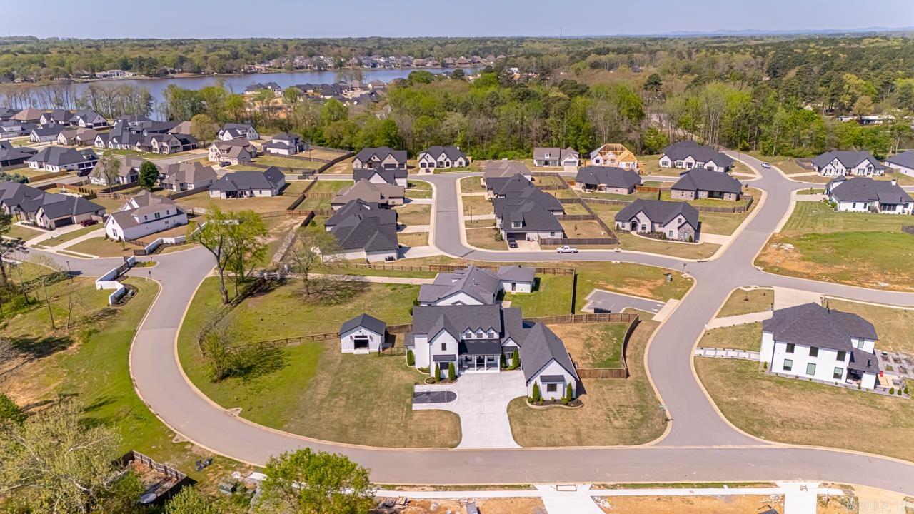 7509 S Shoreline  Benton, AR