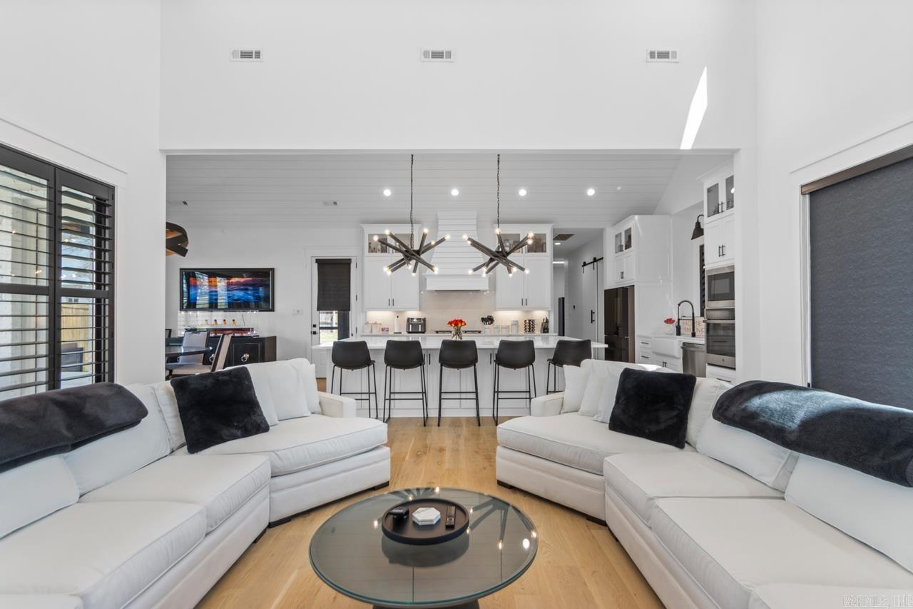 7509 S Shoreline  Benton, AR