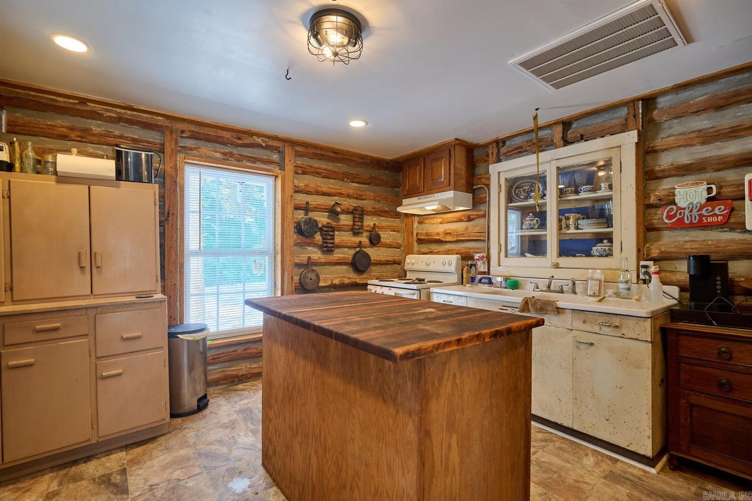 1729 US-63  Williford, AR