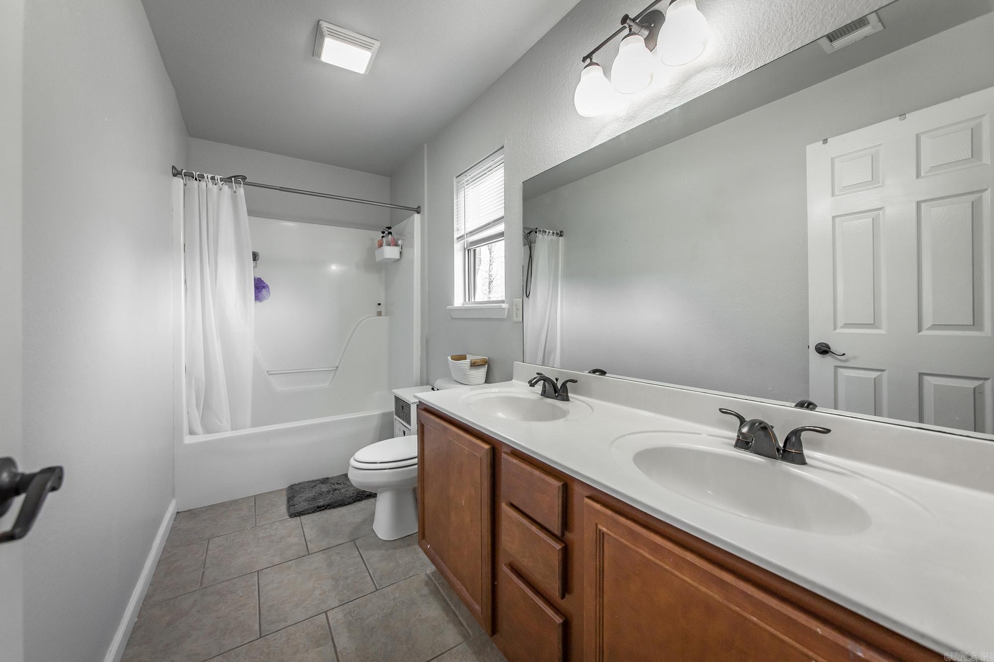 105 Earnhardt Cir  Cabot, AR