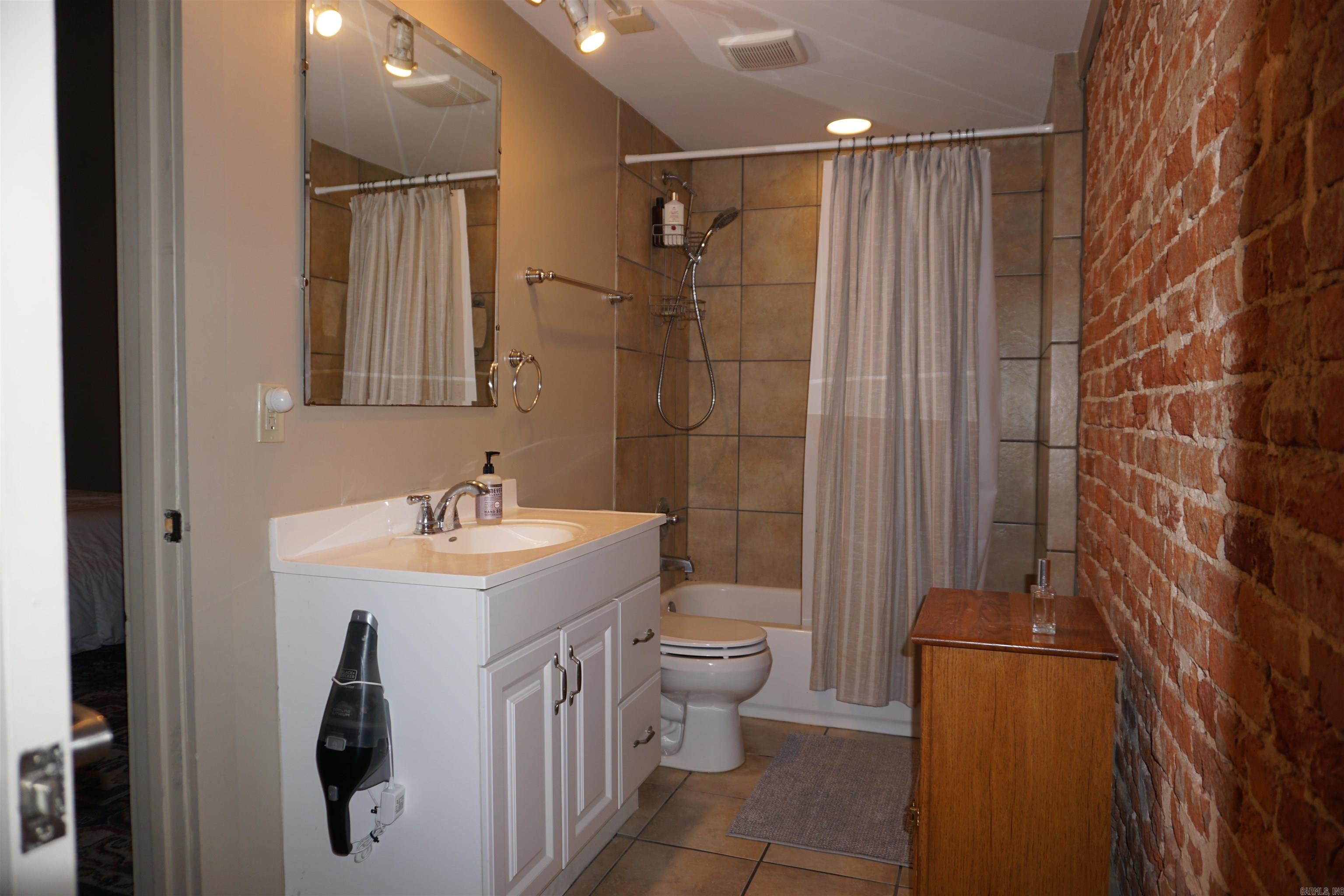 241 S Main  Jonesboro, AR