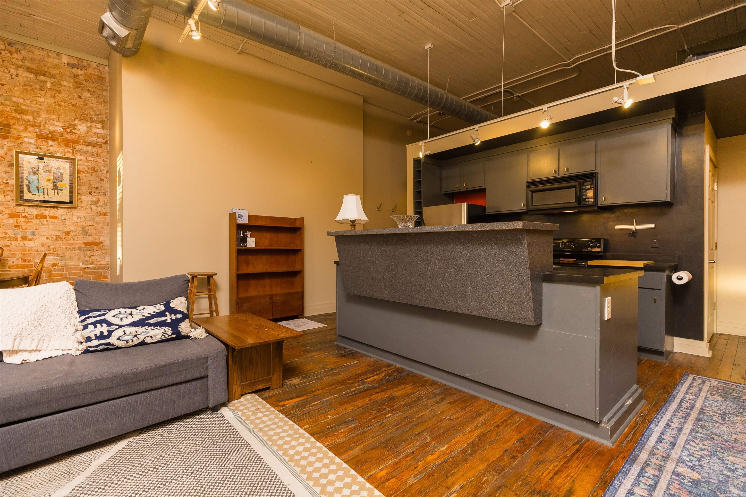 241 S Main Jonesboro, AR 72401