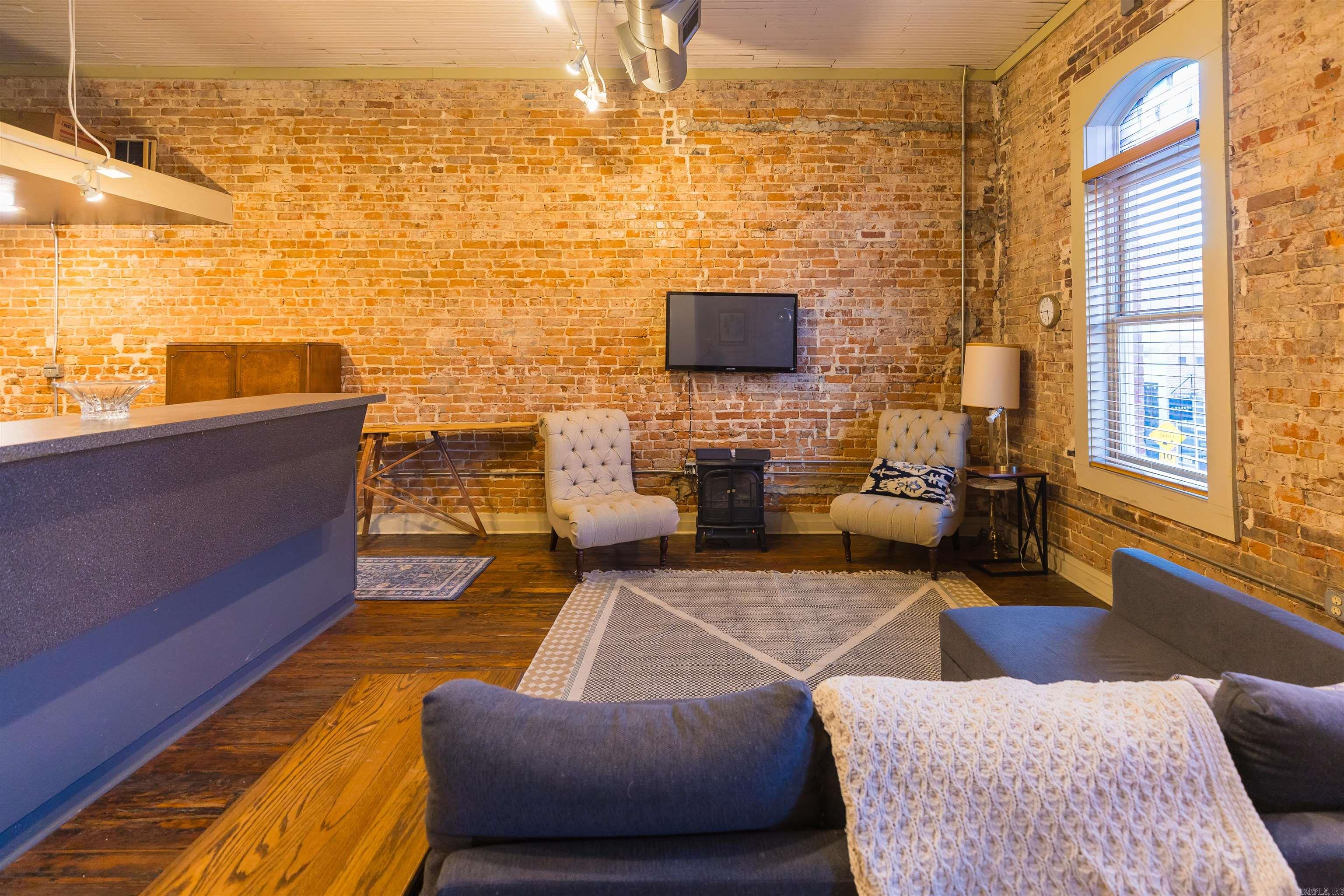 241 S Main Jonesboro, AR 72401