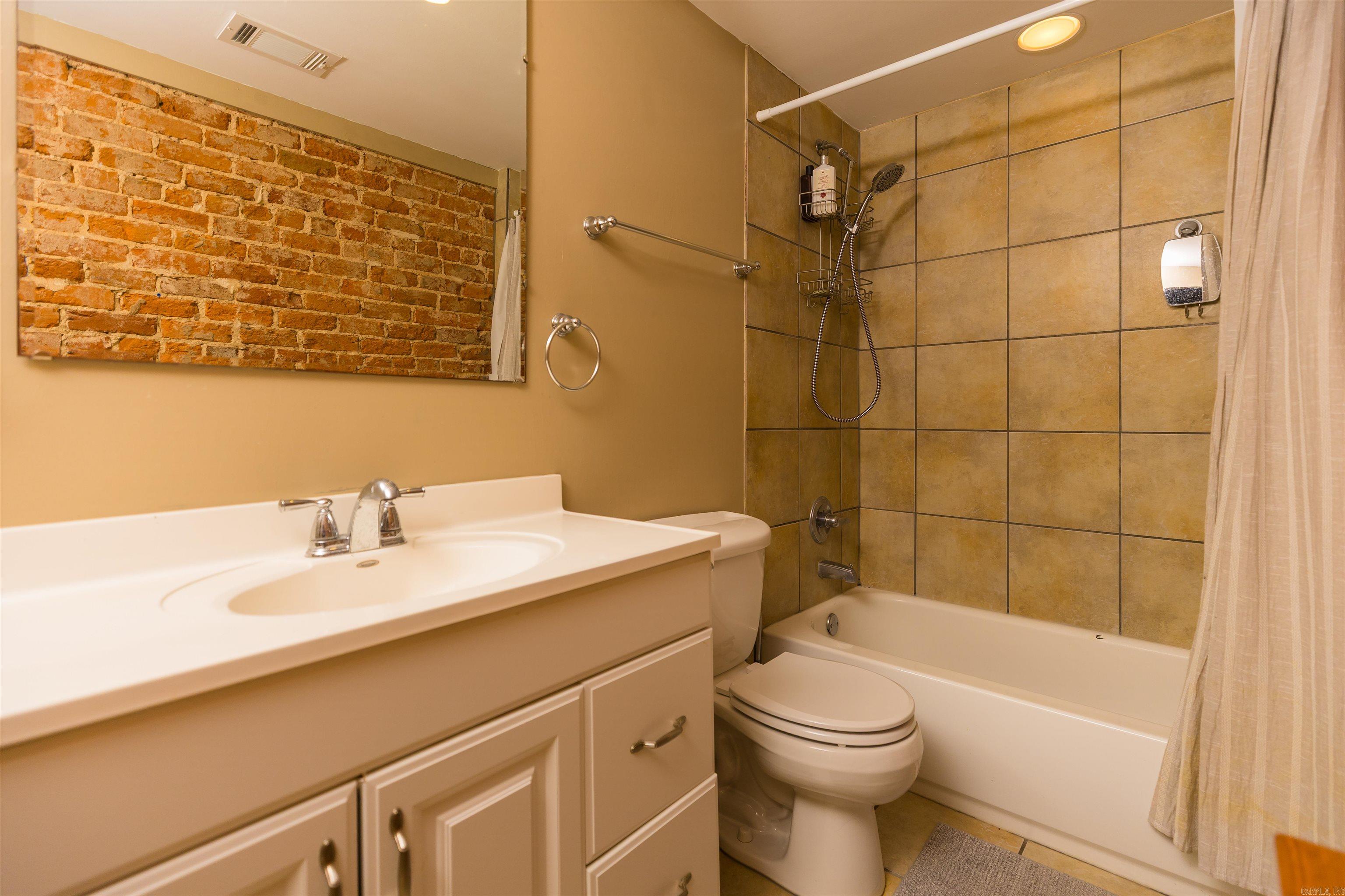 241 S Main Jonesboro, AR 72401