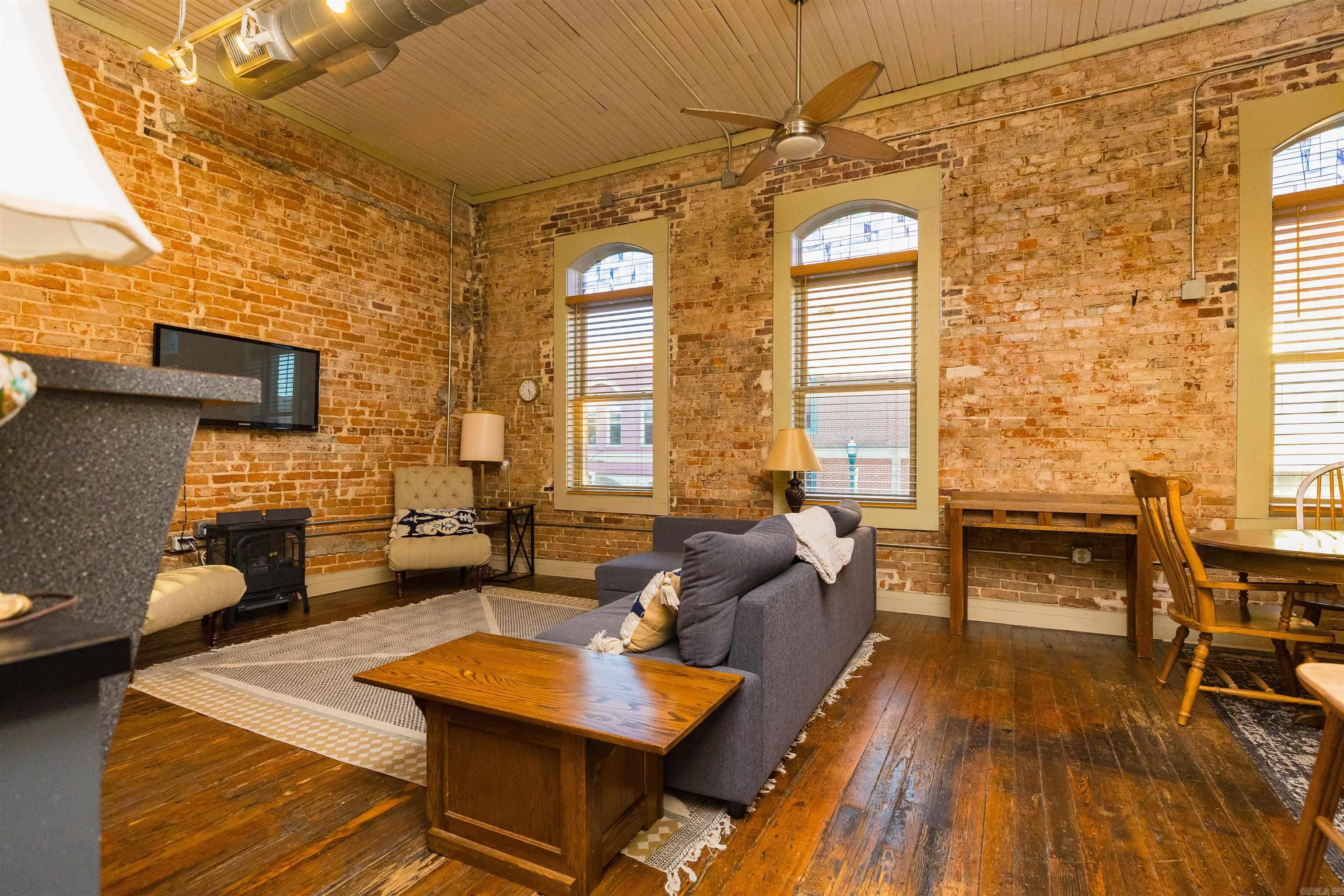 241 S Main Jonesboro, AR 72401