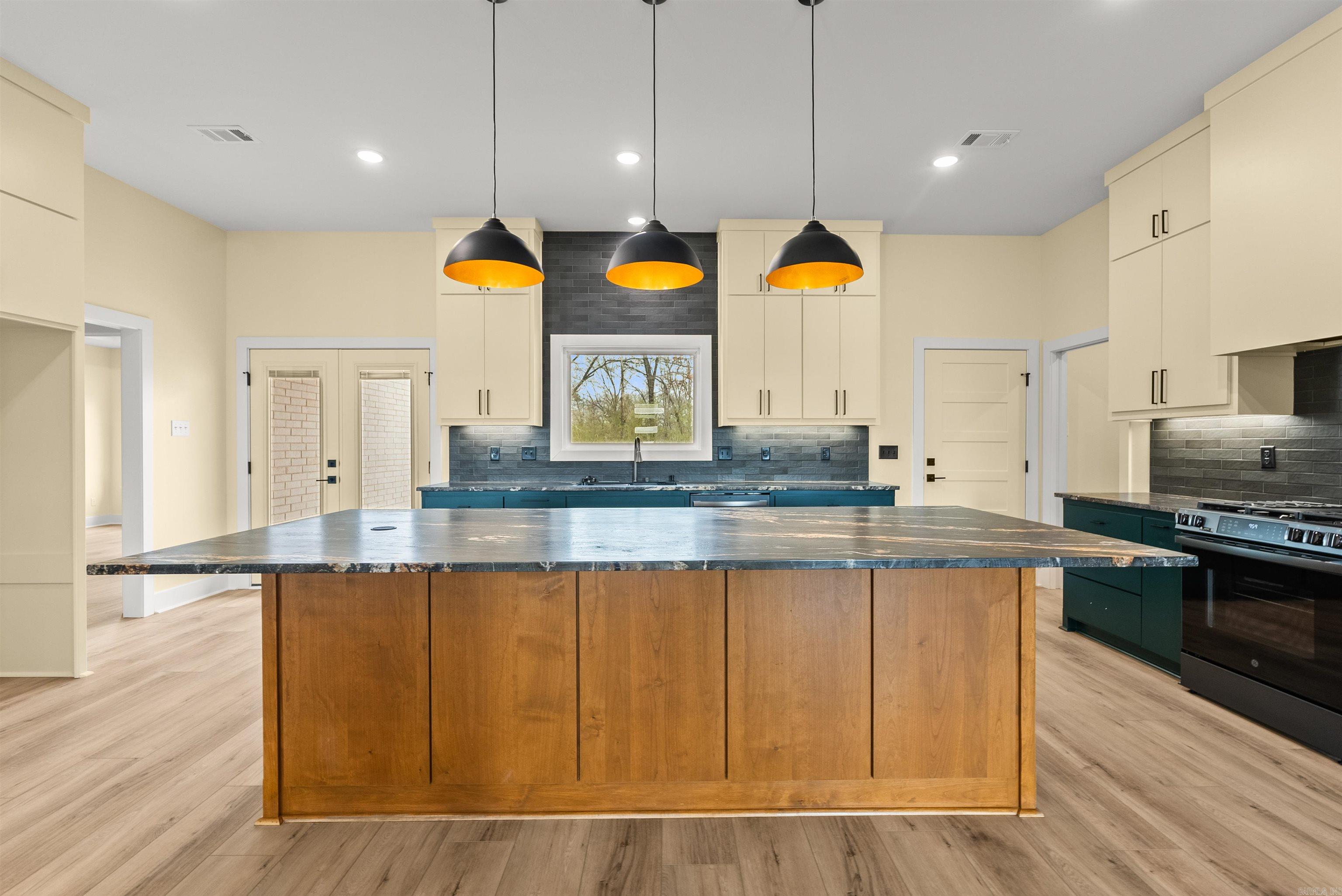 16 Avondale Road Cabot, AR 72023