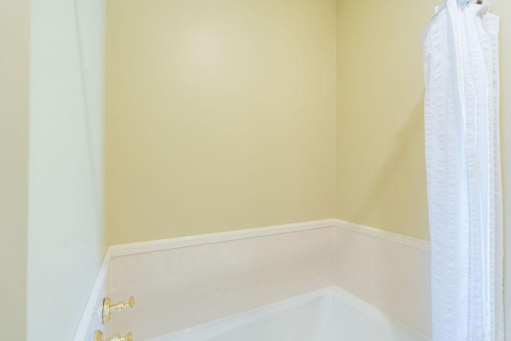 102 Deerwood Drive  Searcy, AR