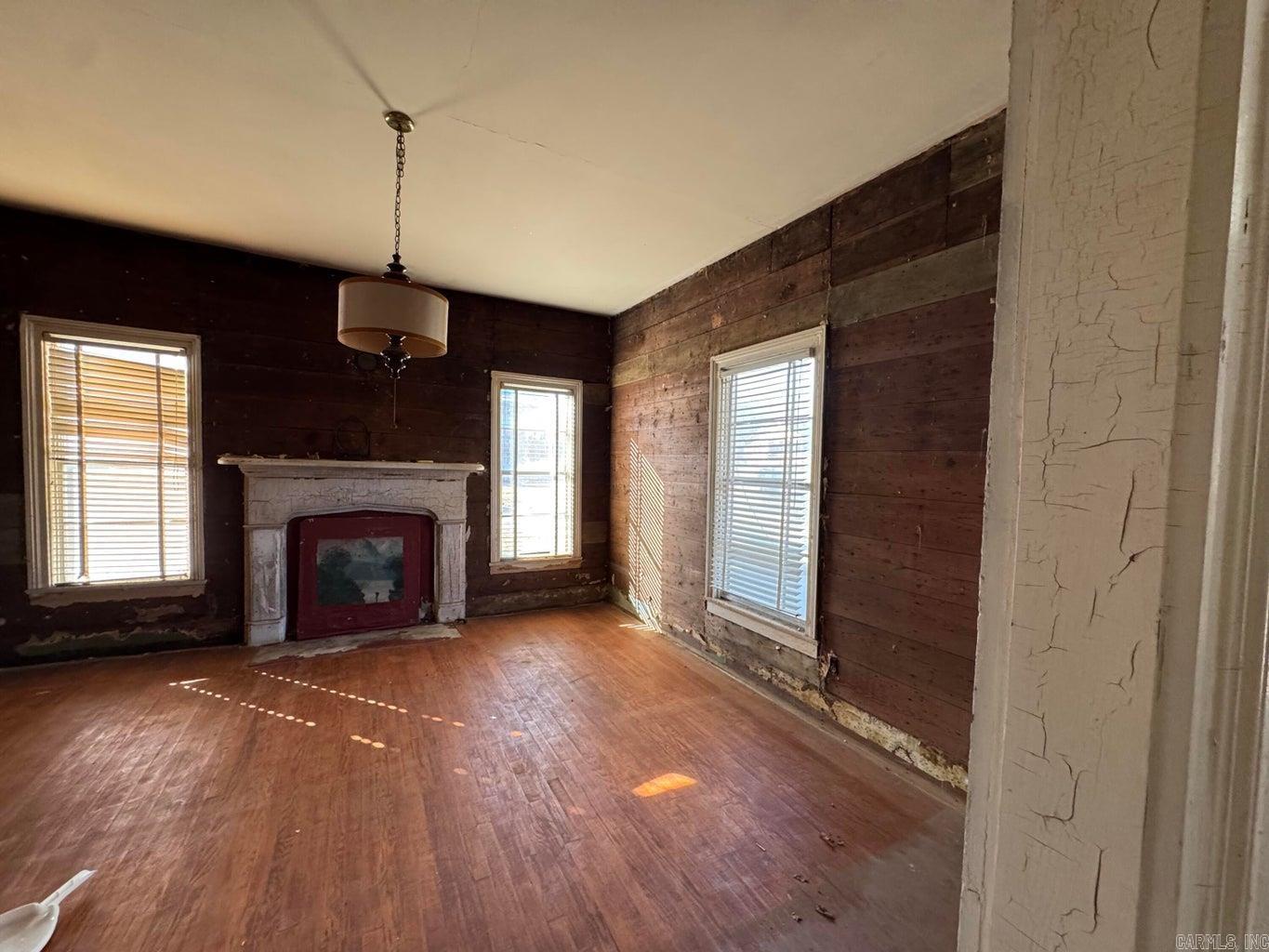 131 W Main  Evening Shade, AR