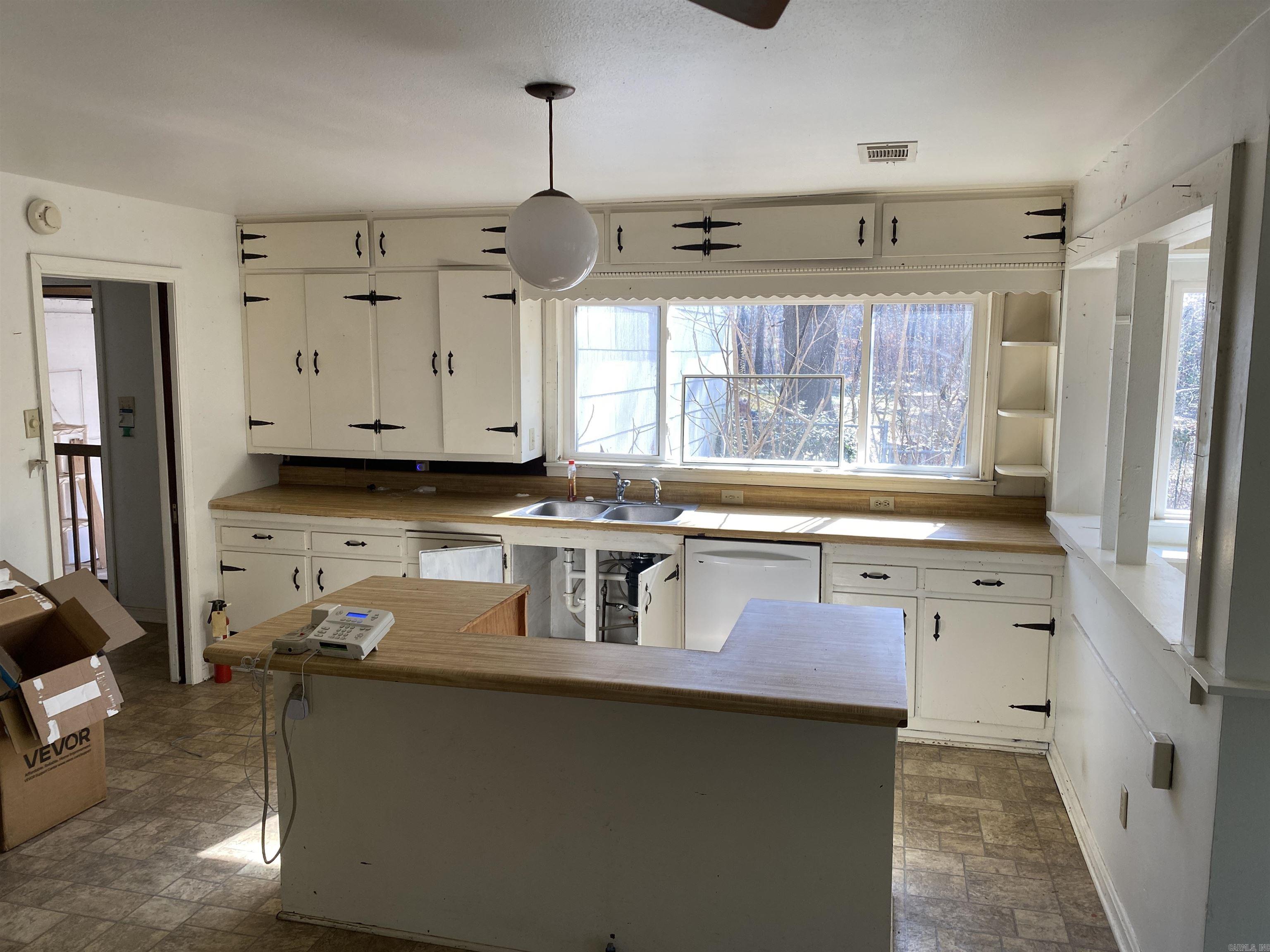 1009 and 1011 Country Club  Arkadelphia, AR