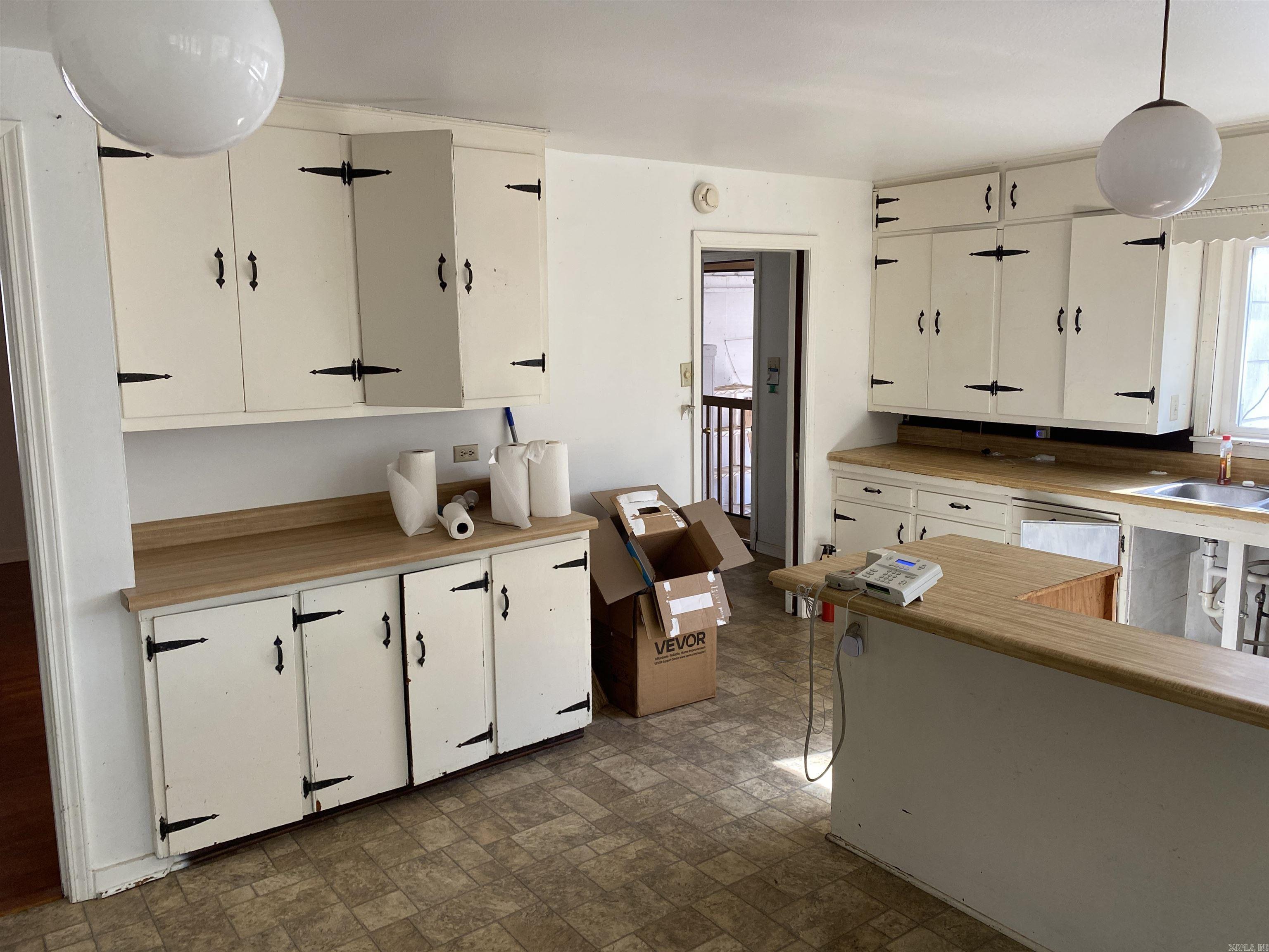 1009 and 1011 Country Club  Arkadelphia, AR