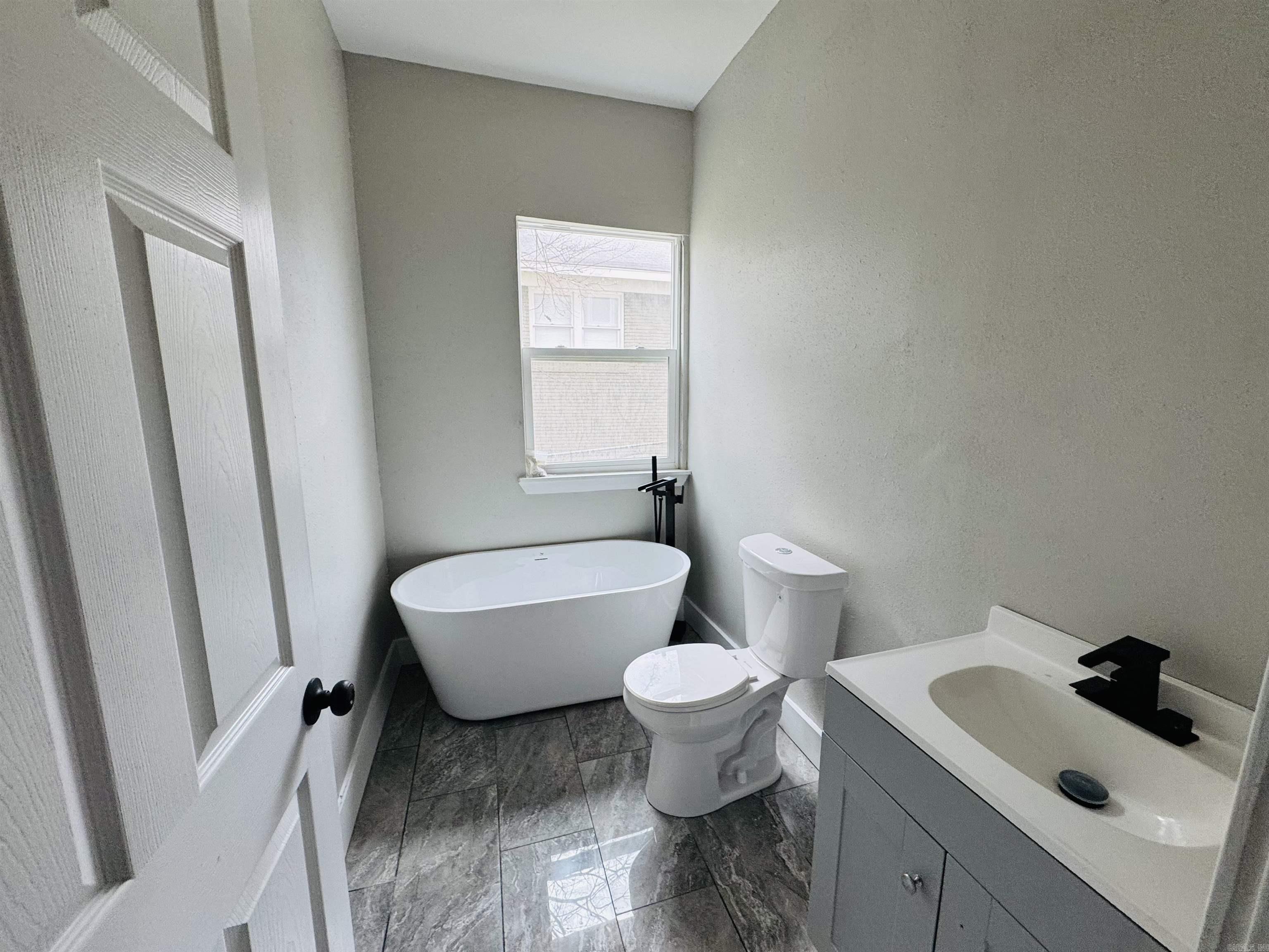 2409 Wolfe  Little Rock, AR