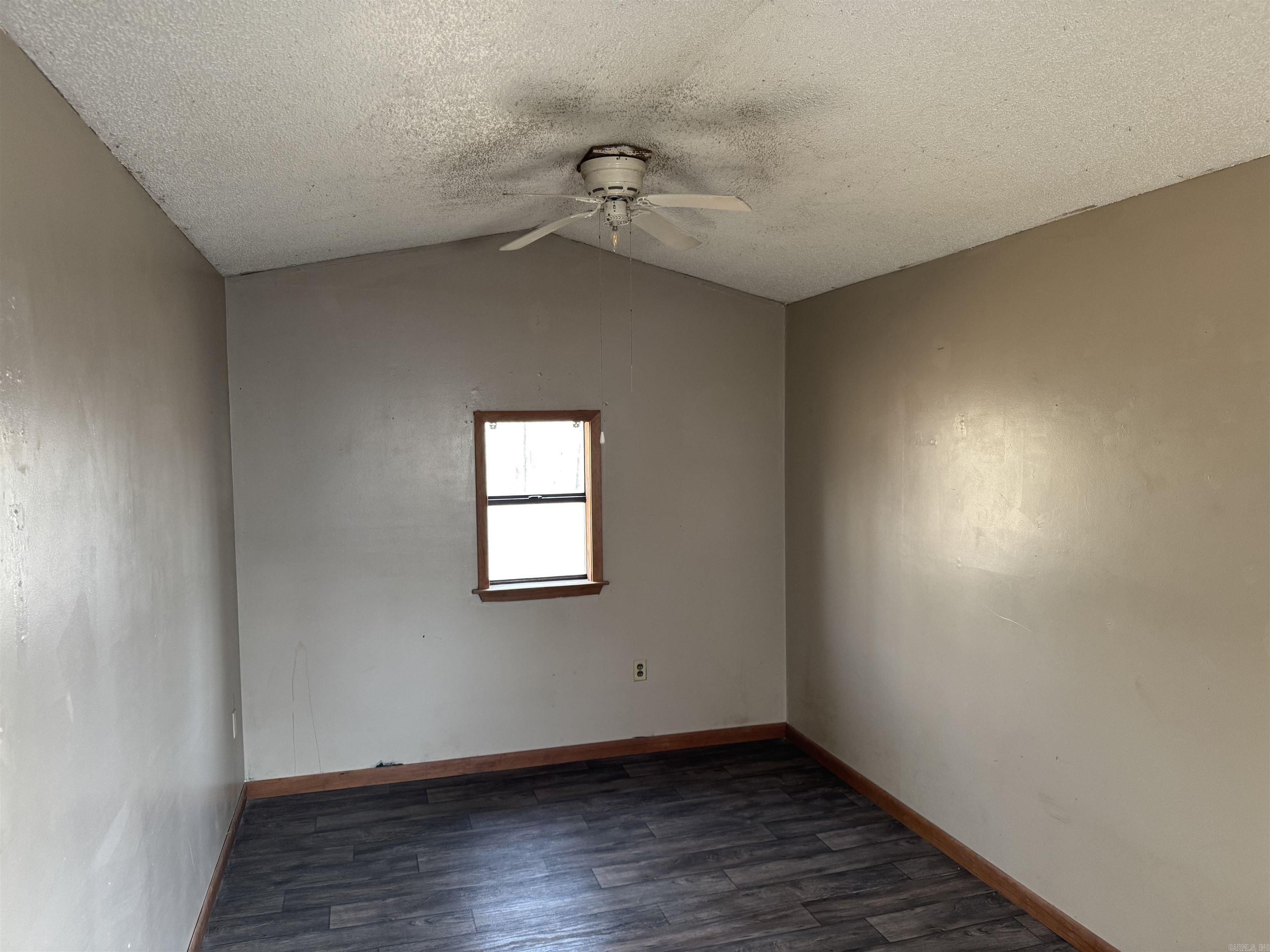 1004 herpel  Mountain View, AR