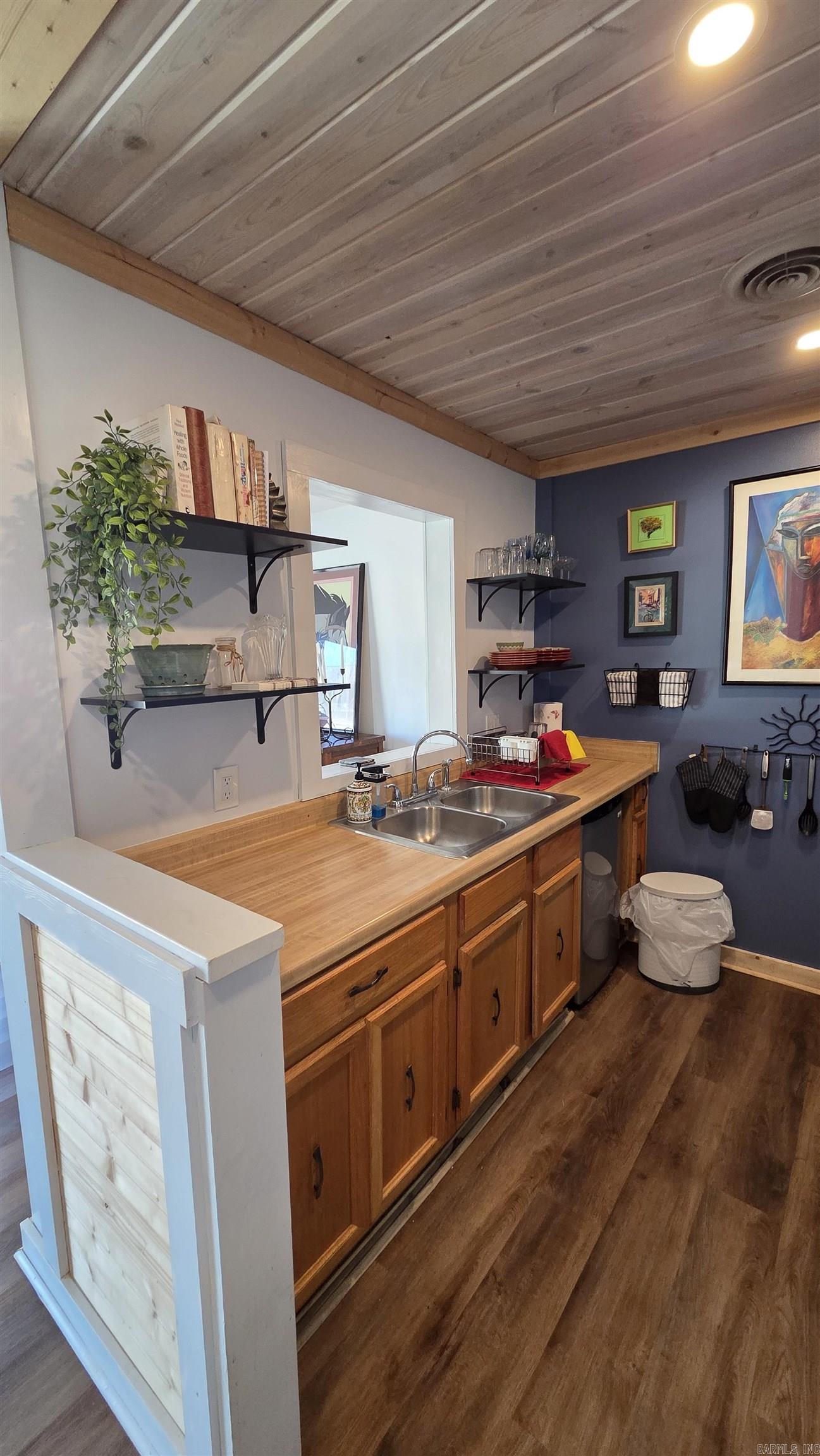 135 Hillview  Fairfield Bay, AR