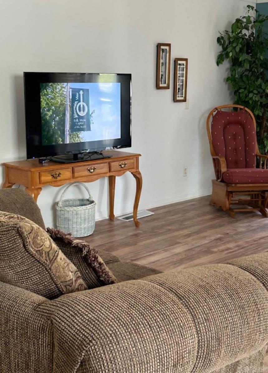 118 E Main  Mountain View, AR