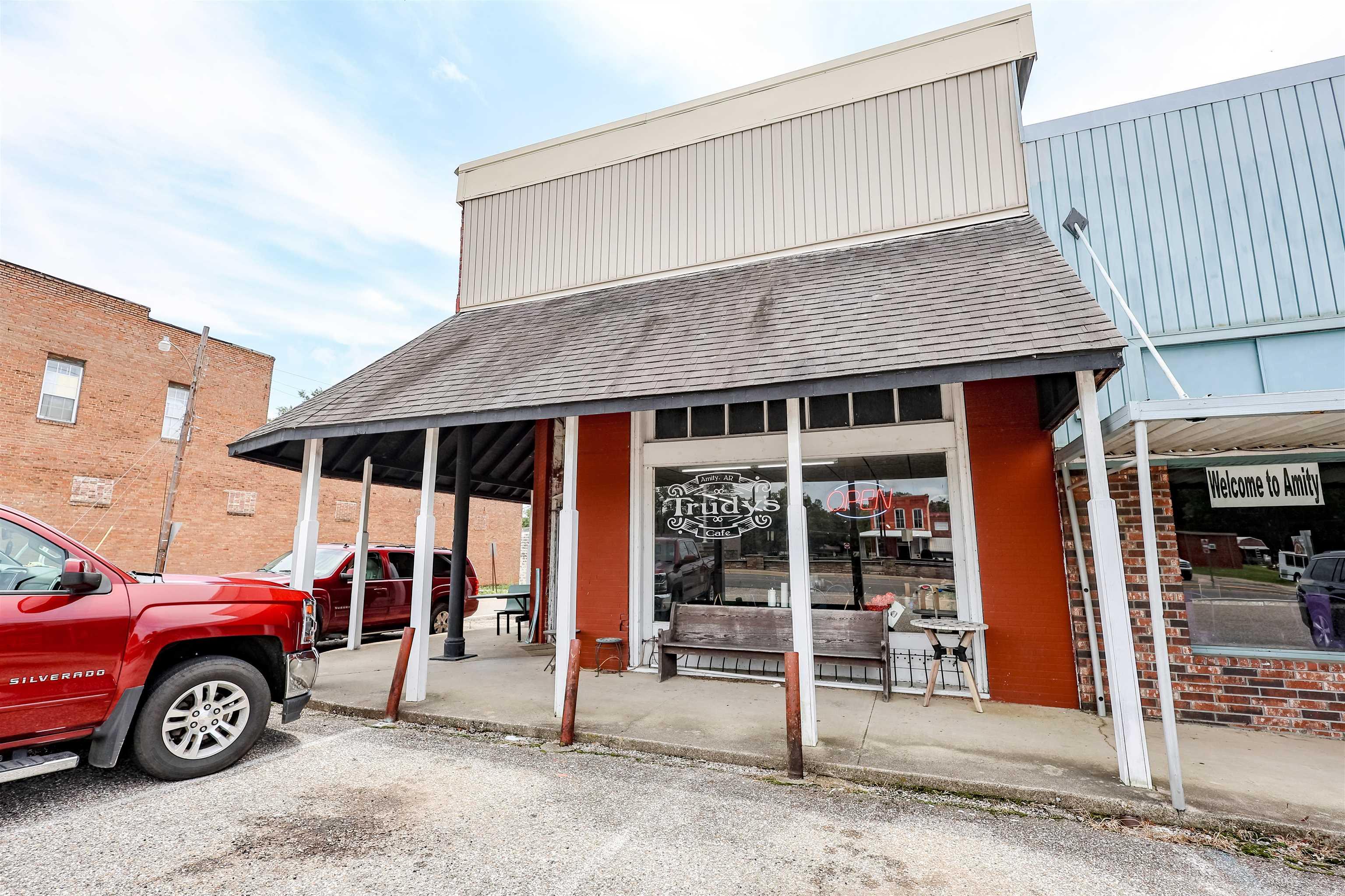 103 W Thompson  Amity, AR