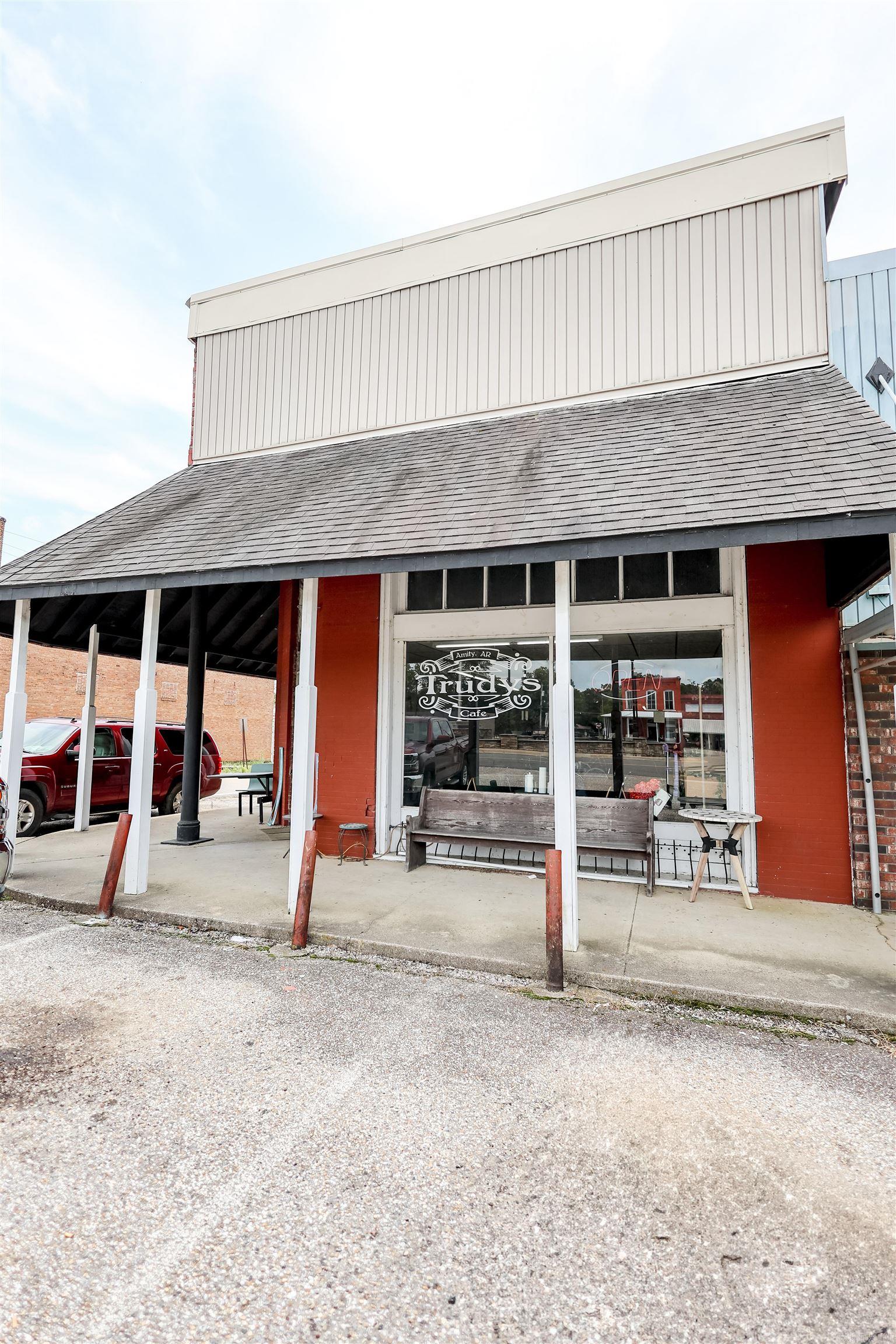 103 W Thompson  Amity, AR