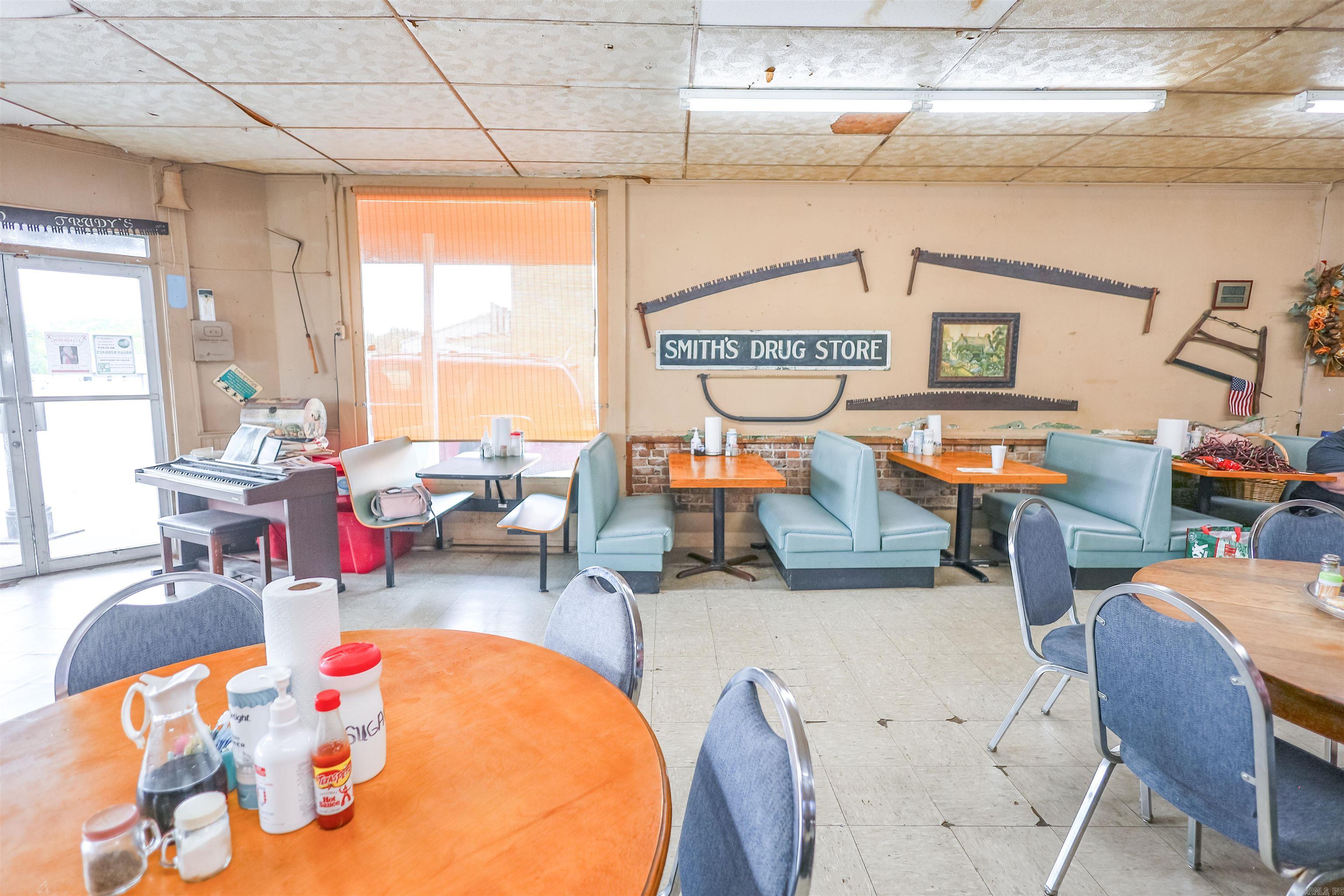 103 W Thompson  Amity, AR