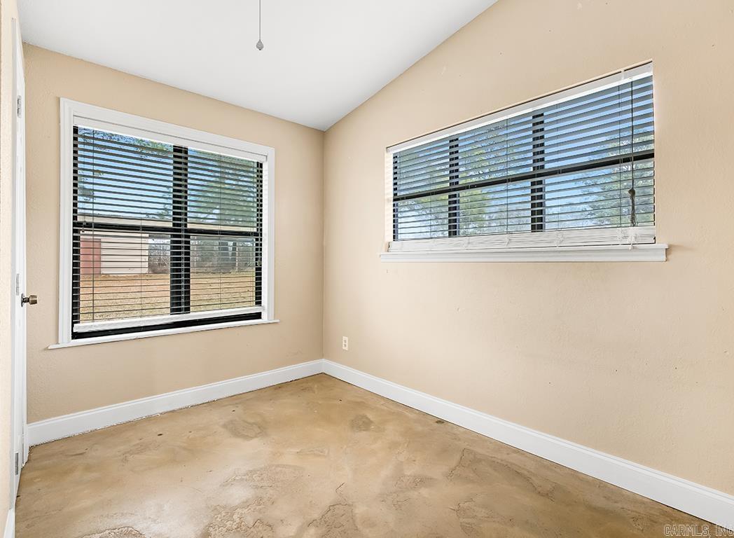 5602 W Kyle Rd  Texarkana, TX