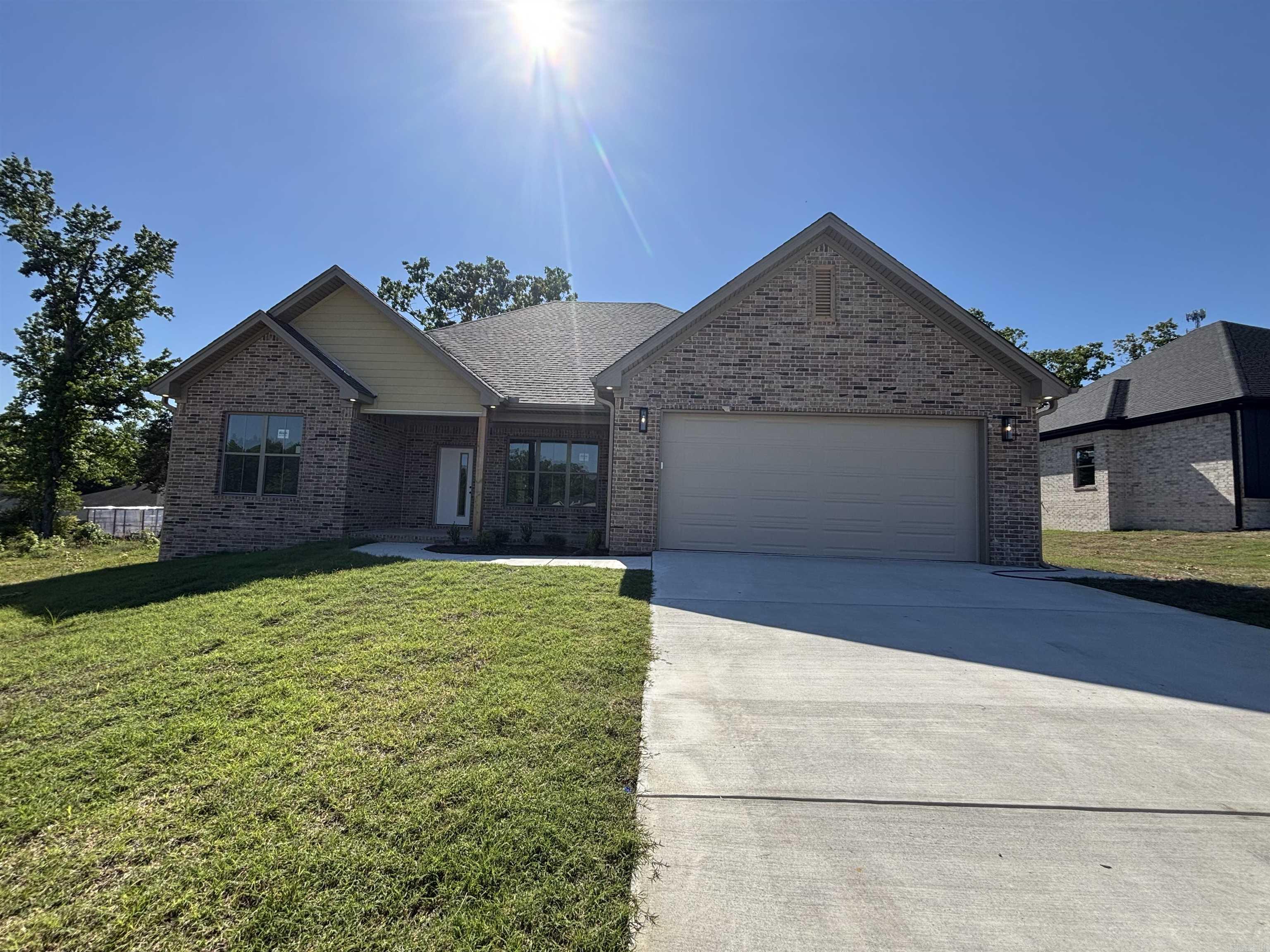 738 Grand Valley Loop