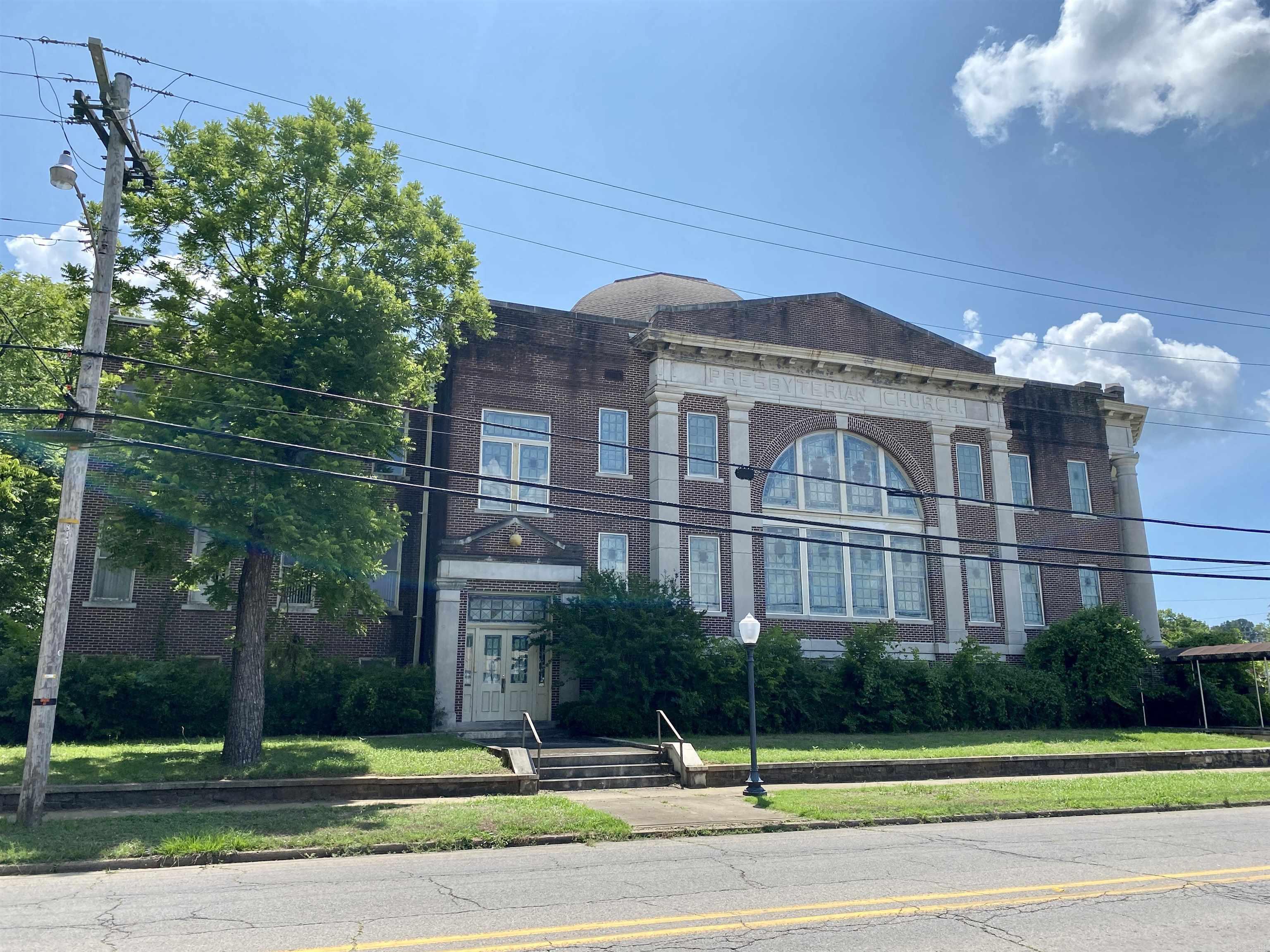 212 N College  Clarksville, AR