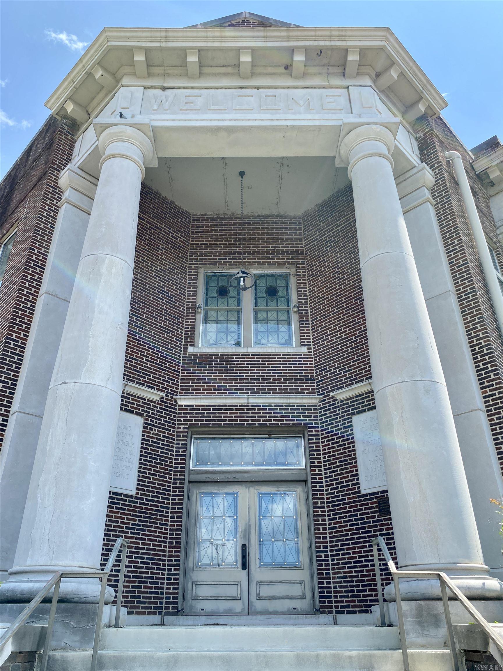 212 N College  Clarksville, AR