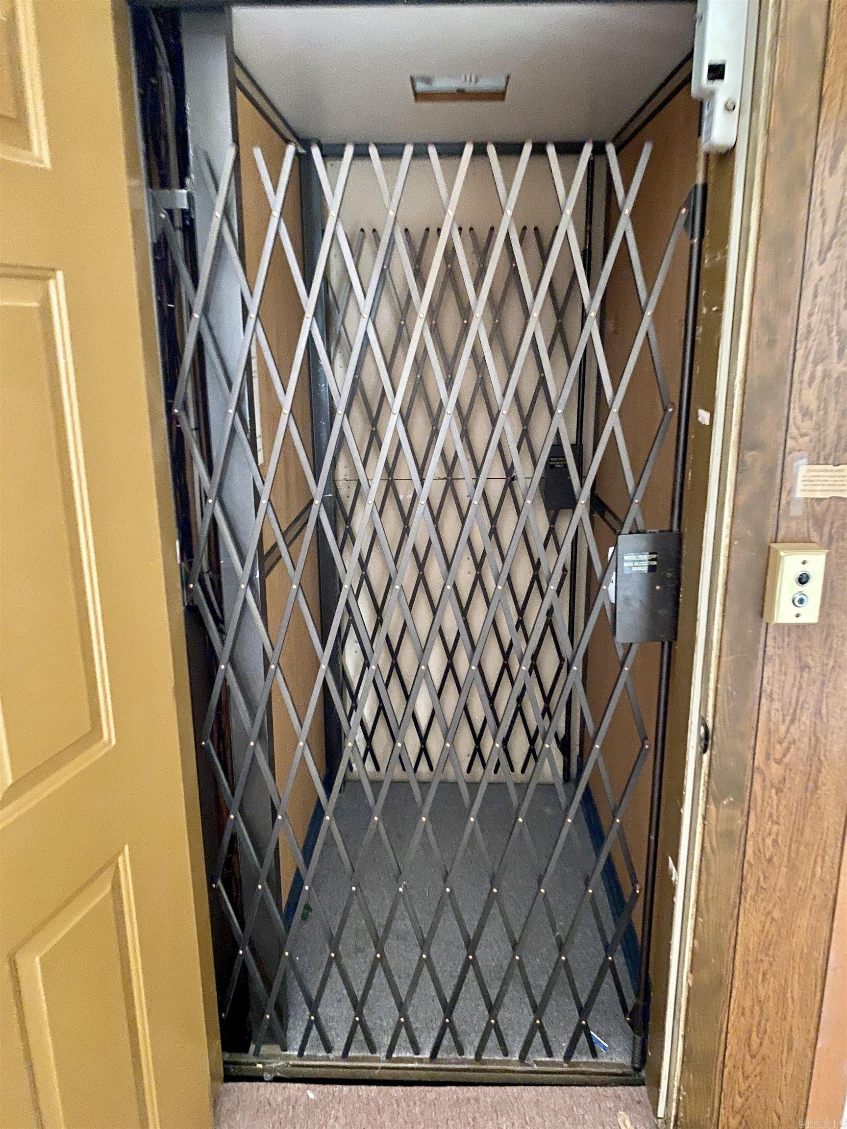 212 N College  Clarksville, AR