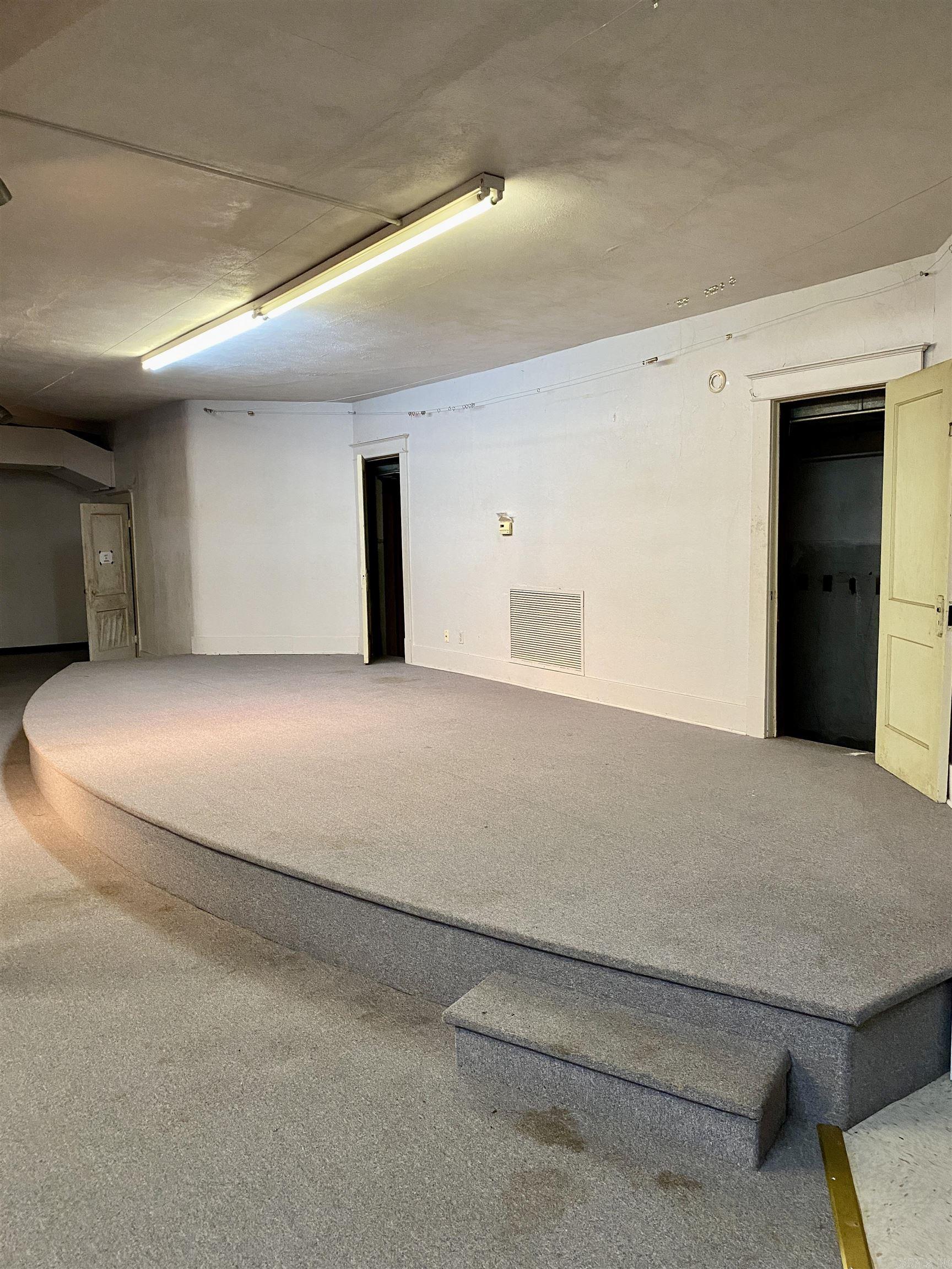 212 N College  Clarksville, AR