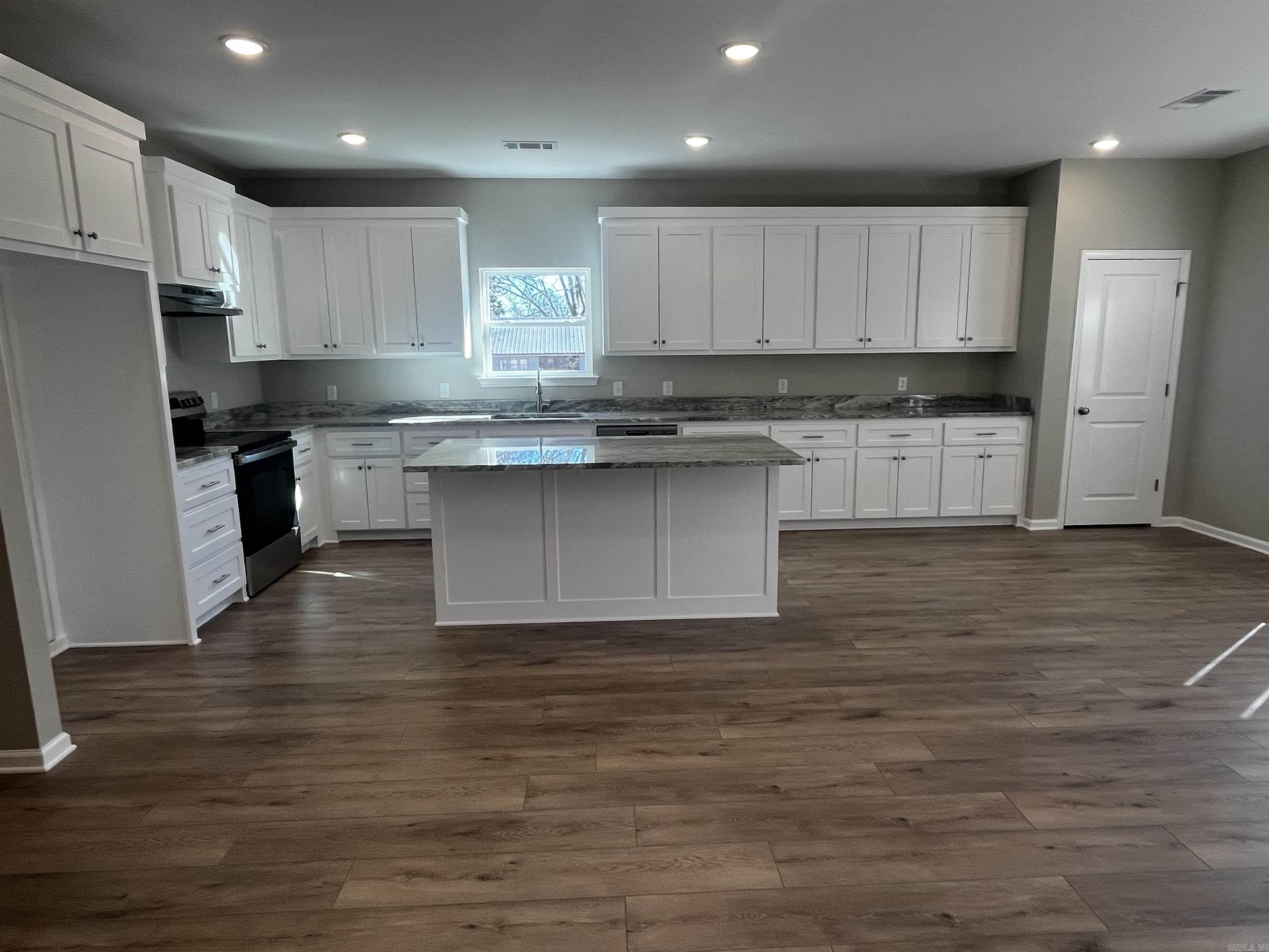 1825 Pinecroft  Benton, AR